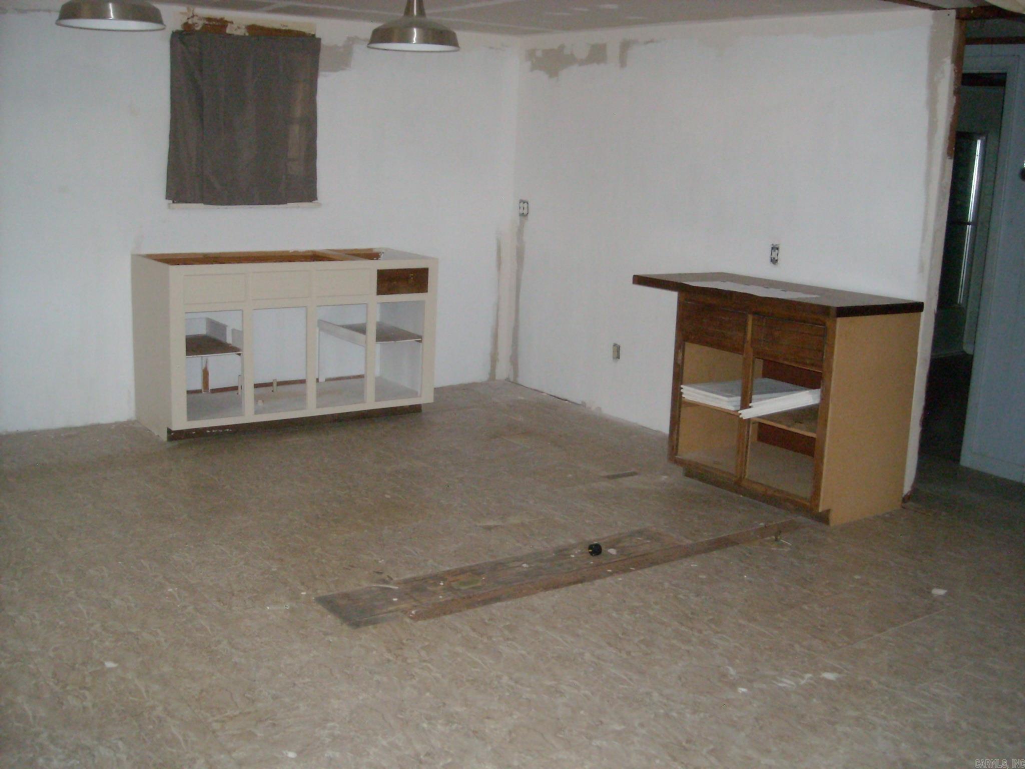 715 Oakland Road Property Photo 9