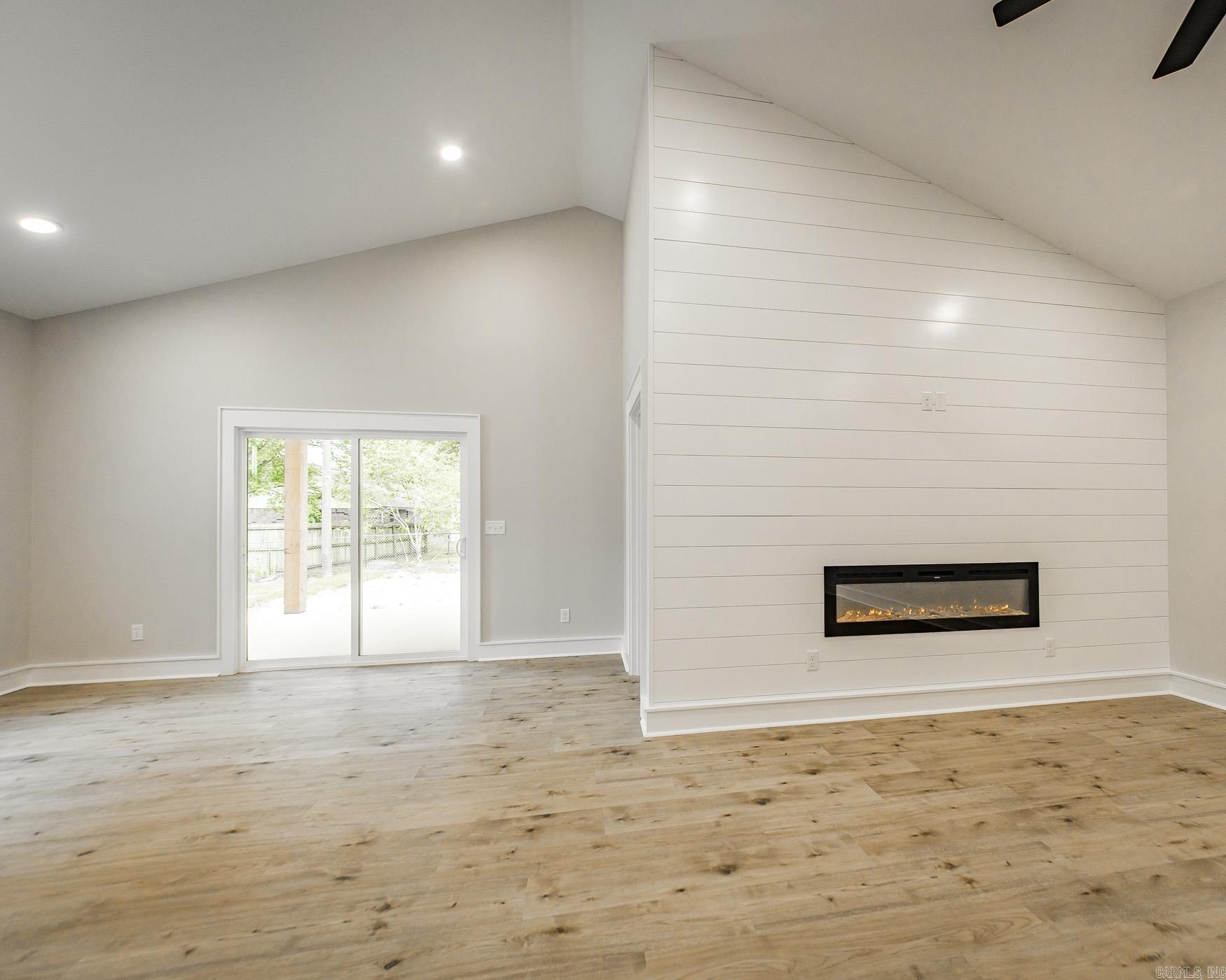 912 Lakeshore Drive Property Photo 6
