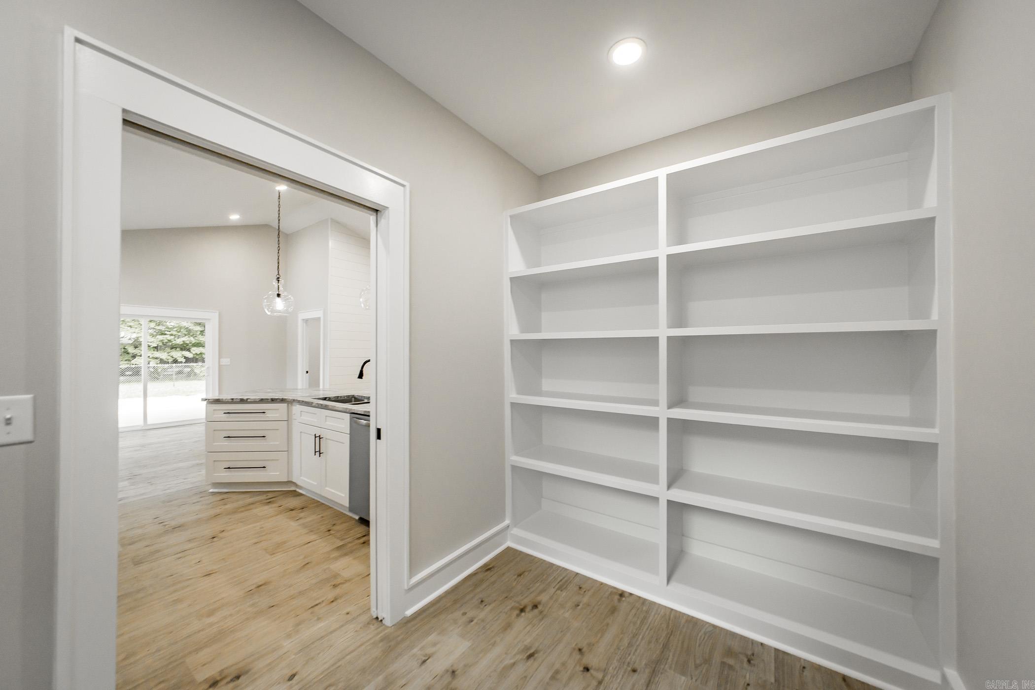 912 Lakeshore Drive Property Photo 13