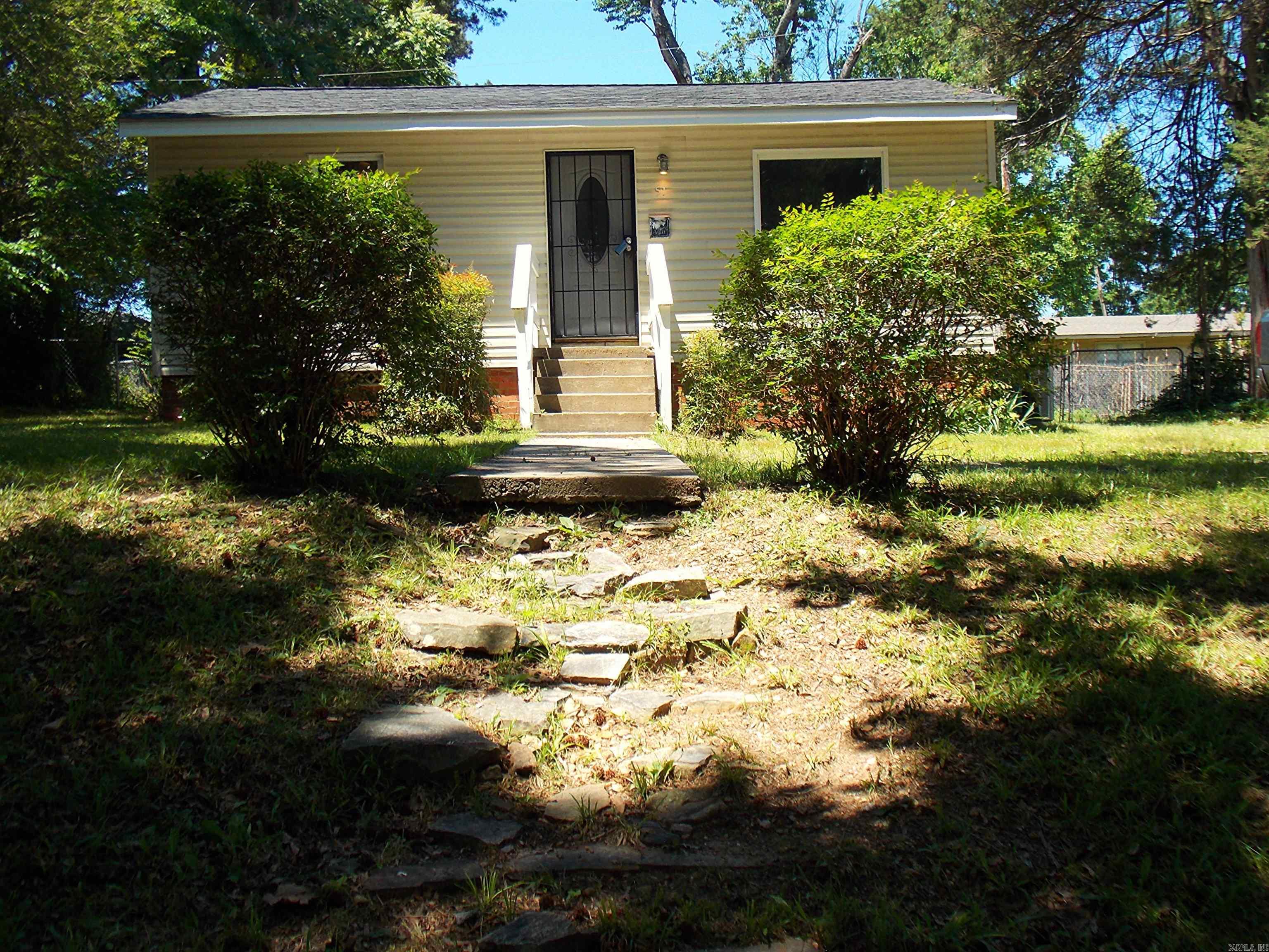 51 Hill Ln Property Photo 1
