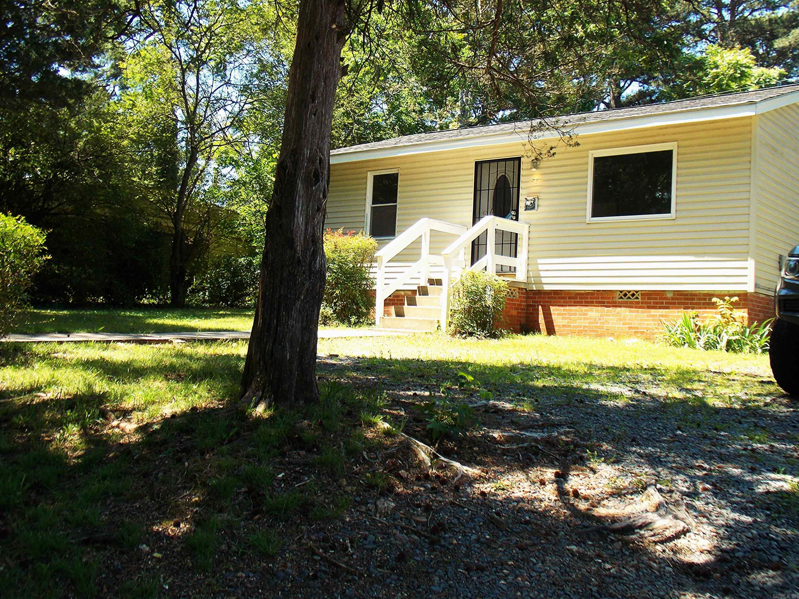 51 Hill Ln Property Photo 3