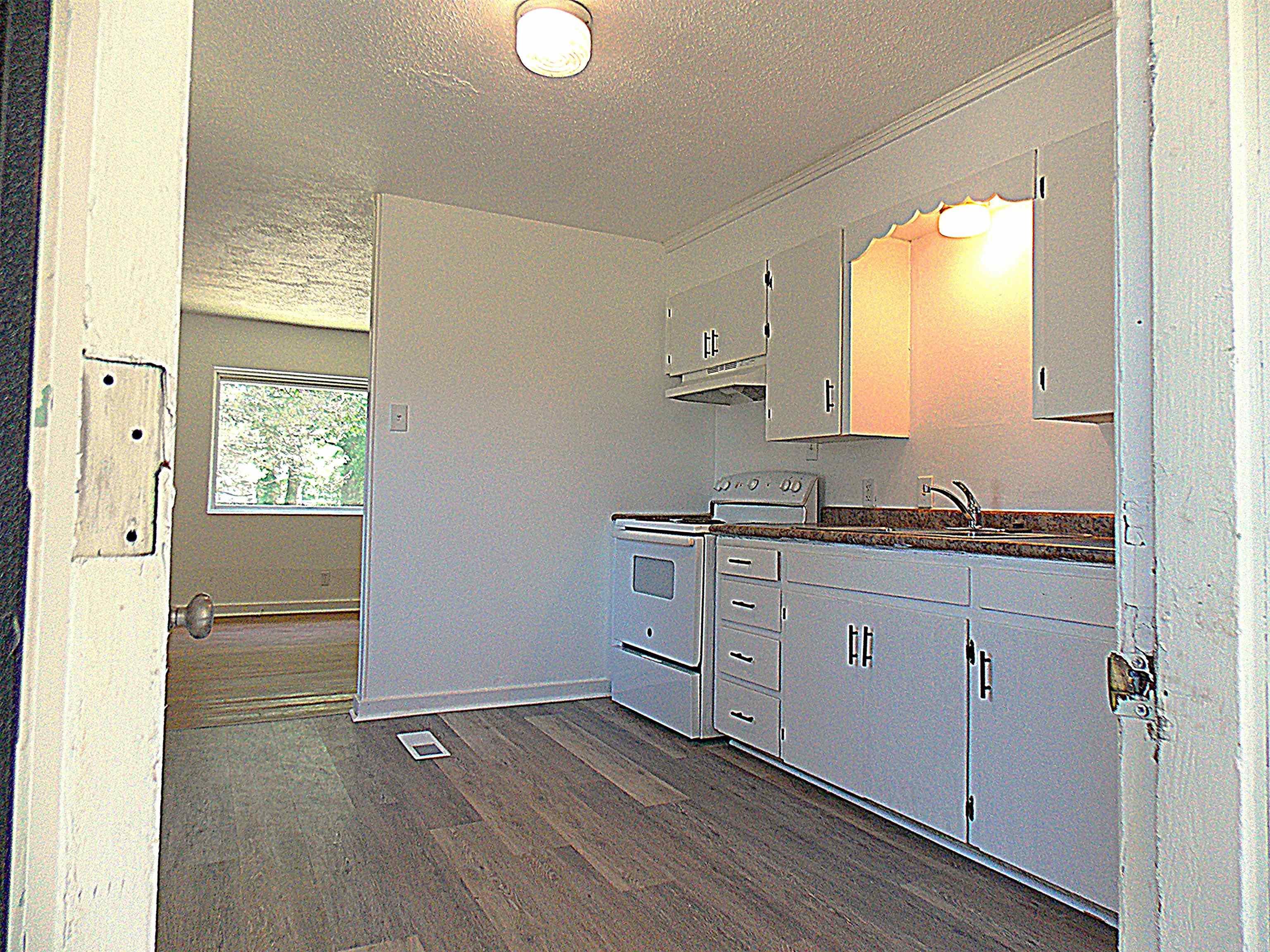 51 Hill Ln Property Photo 10