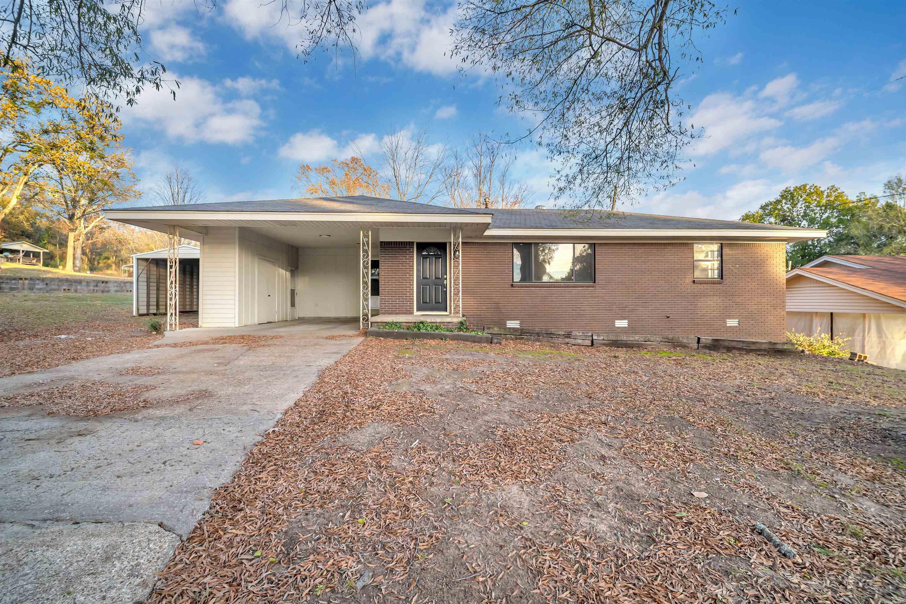 600 Oaklawn Drive Property Photo 1