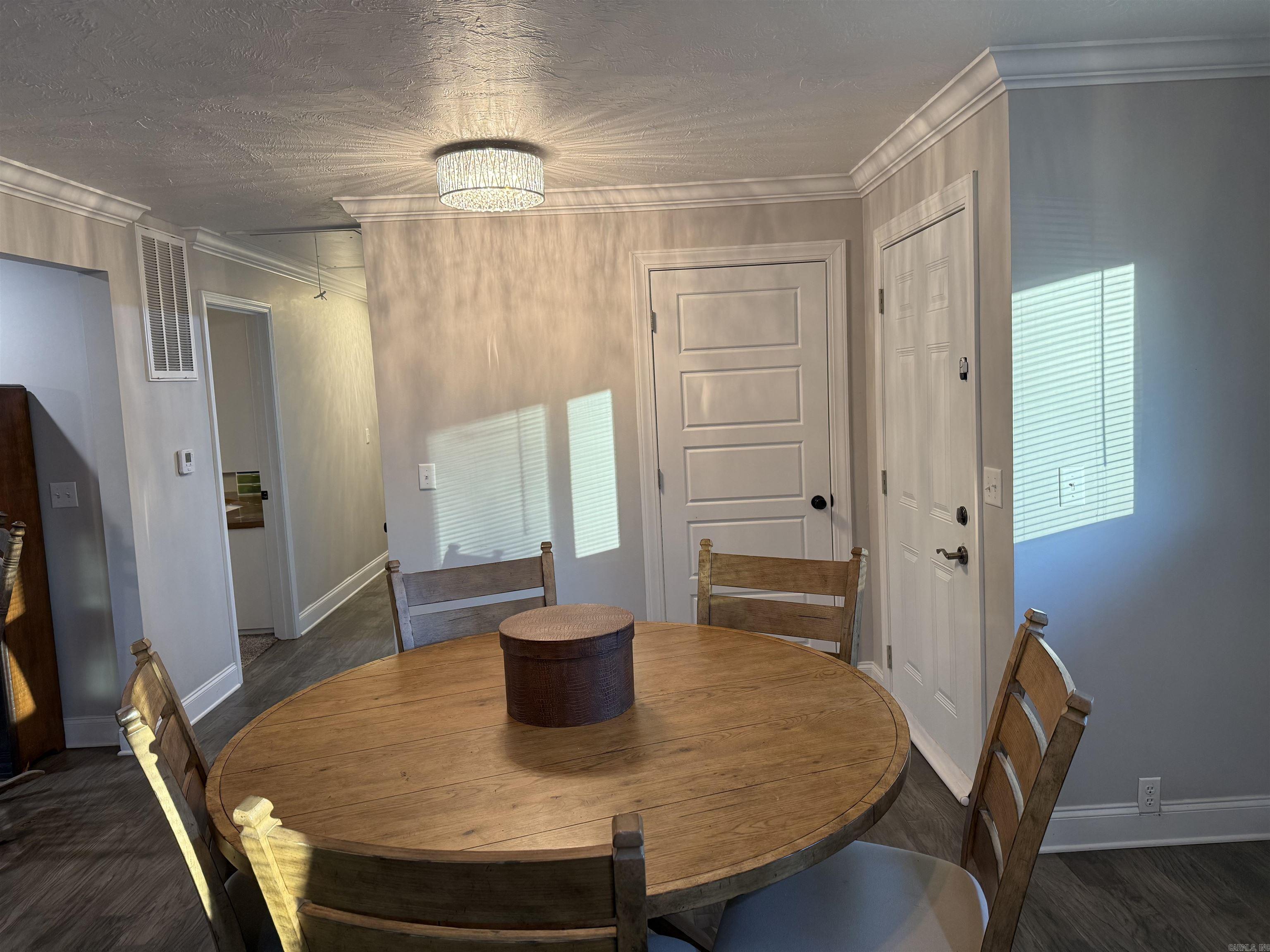 931 W North Property Photo 3