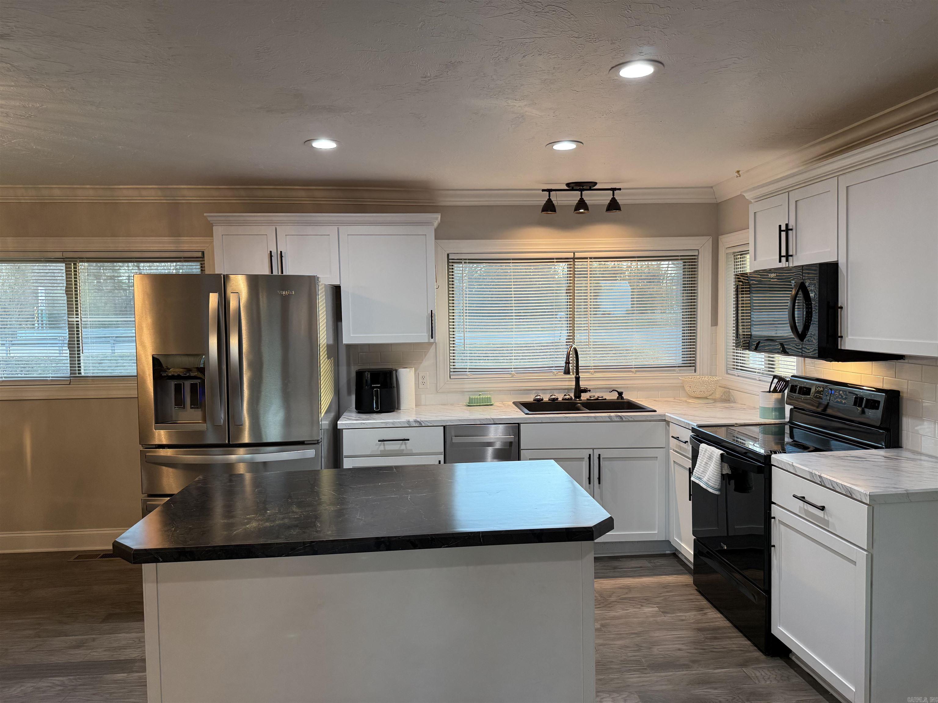 931 W North Property Photo 30