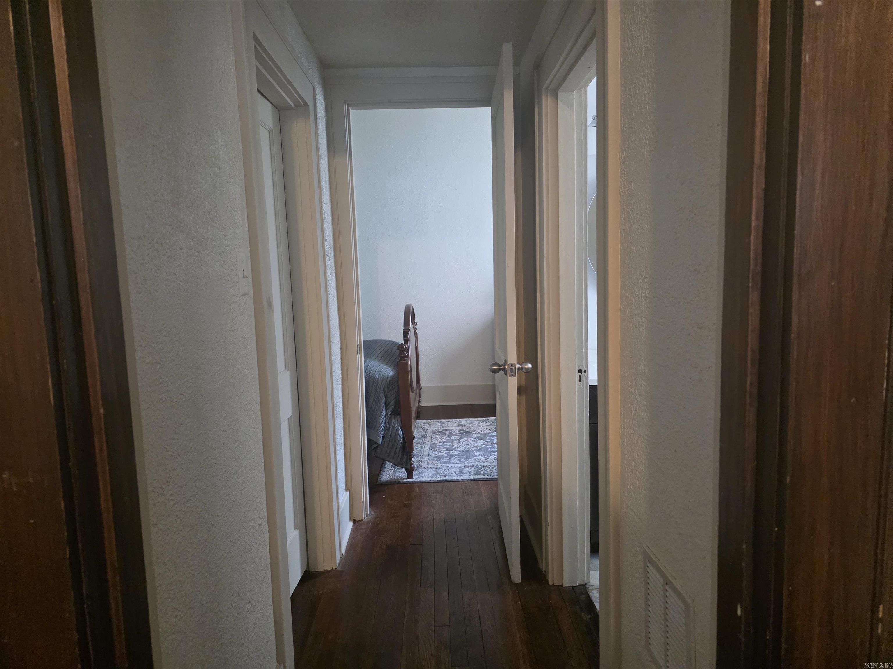 1011 W 6th Street 2 Property Photo 6