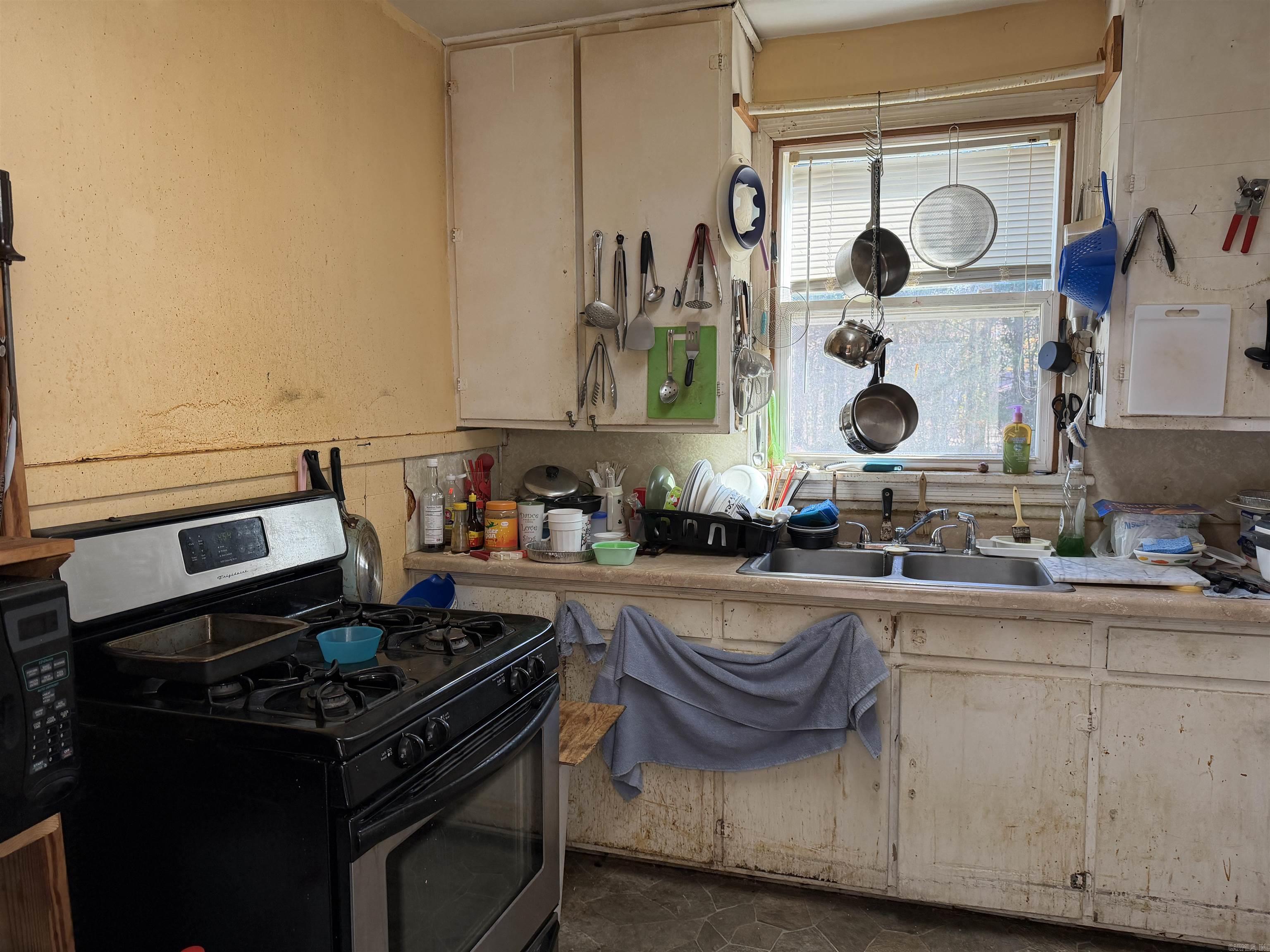 9210 Henderson Road Property Photo 10
