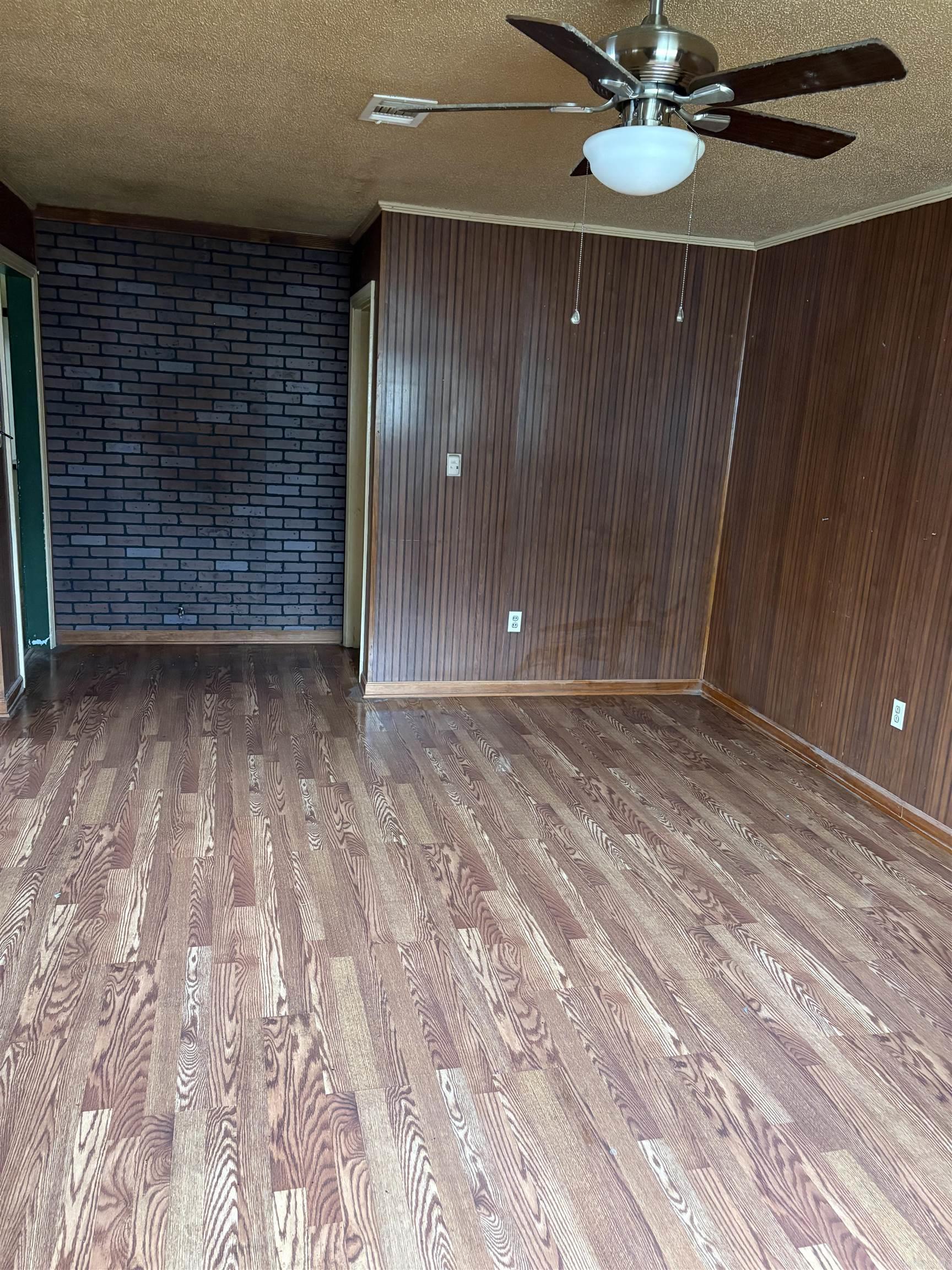 2213 S Maple Property Photo 2