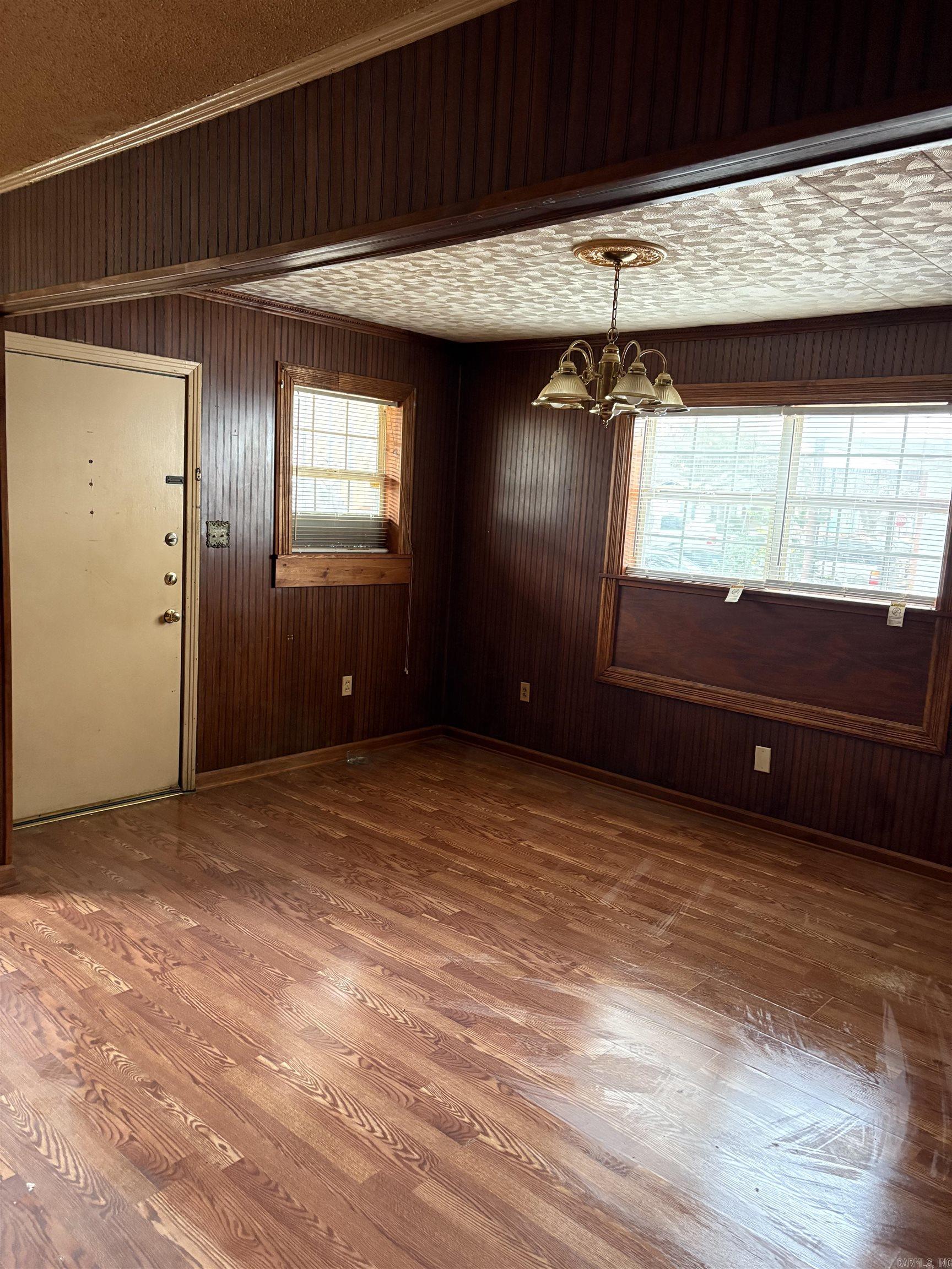 2213 S Maple Property Photo 4