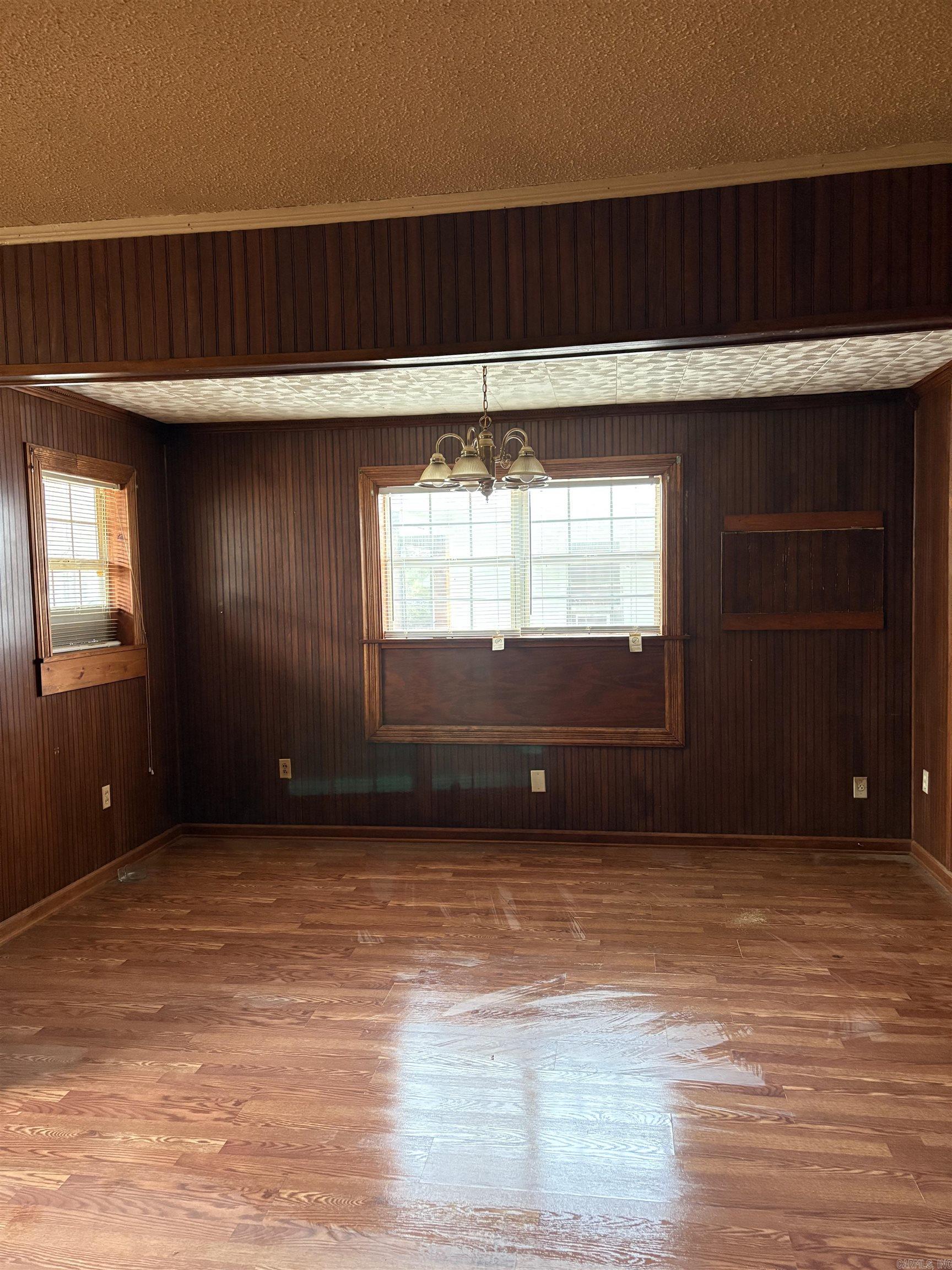 2213 S Maple Property Photo 5