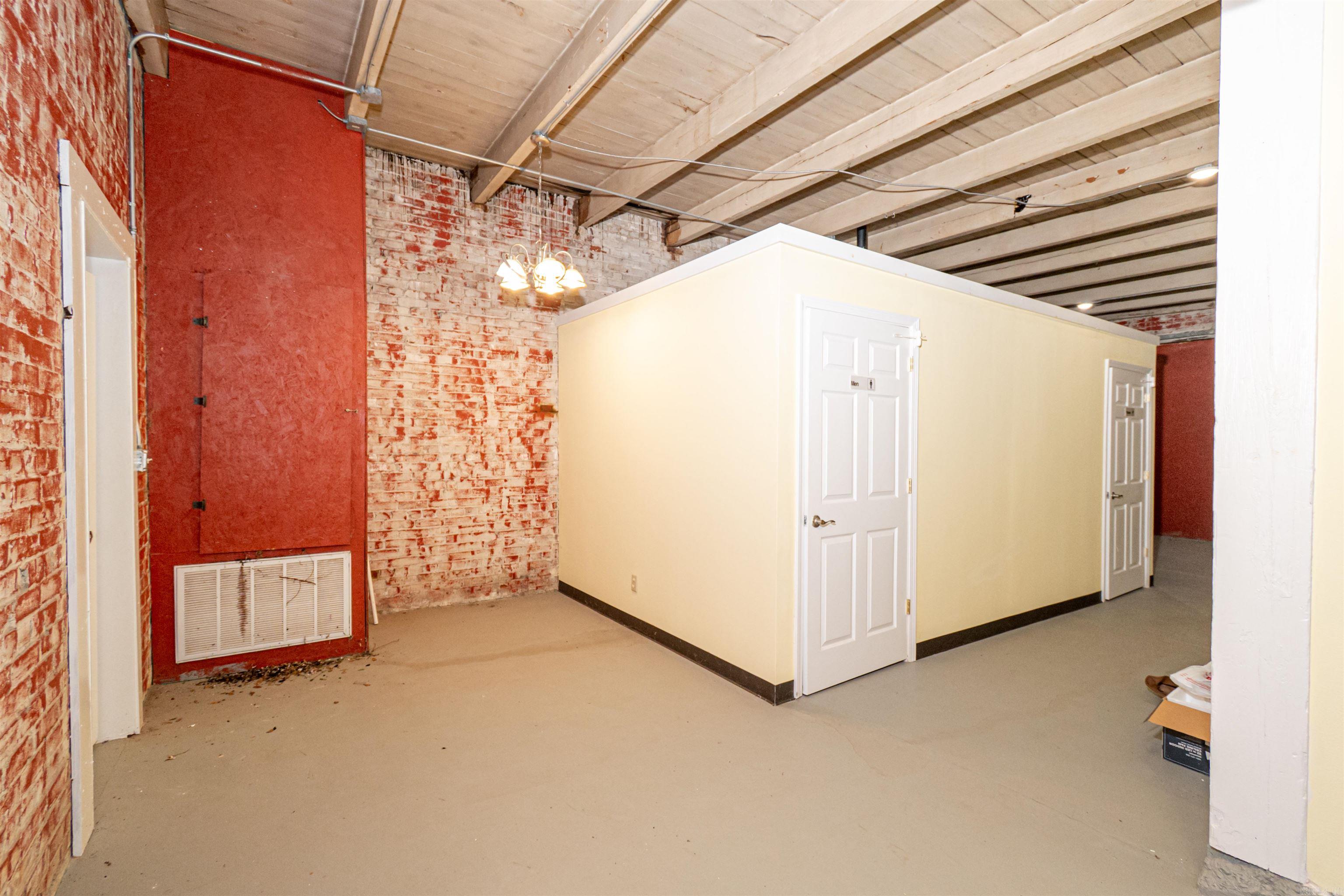 355 S Main St Property Photo 14