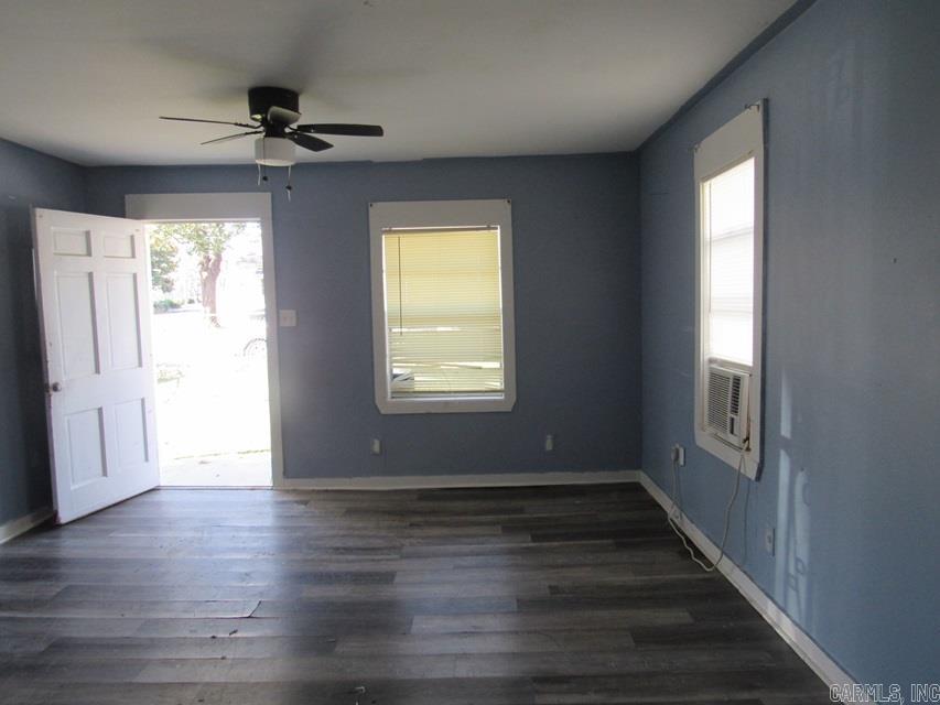 3205 Center St Property Photo 3