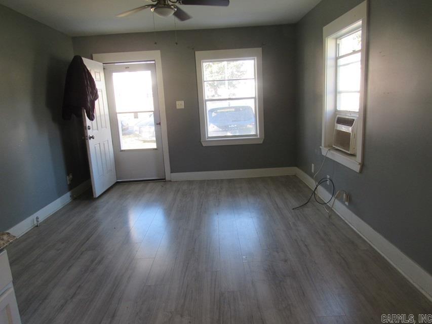 3301 Center St Property Photo 2