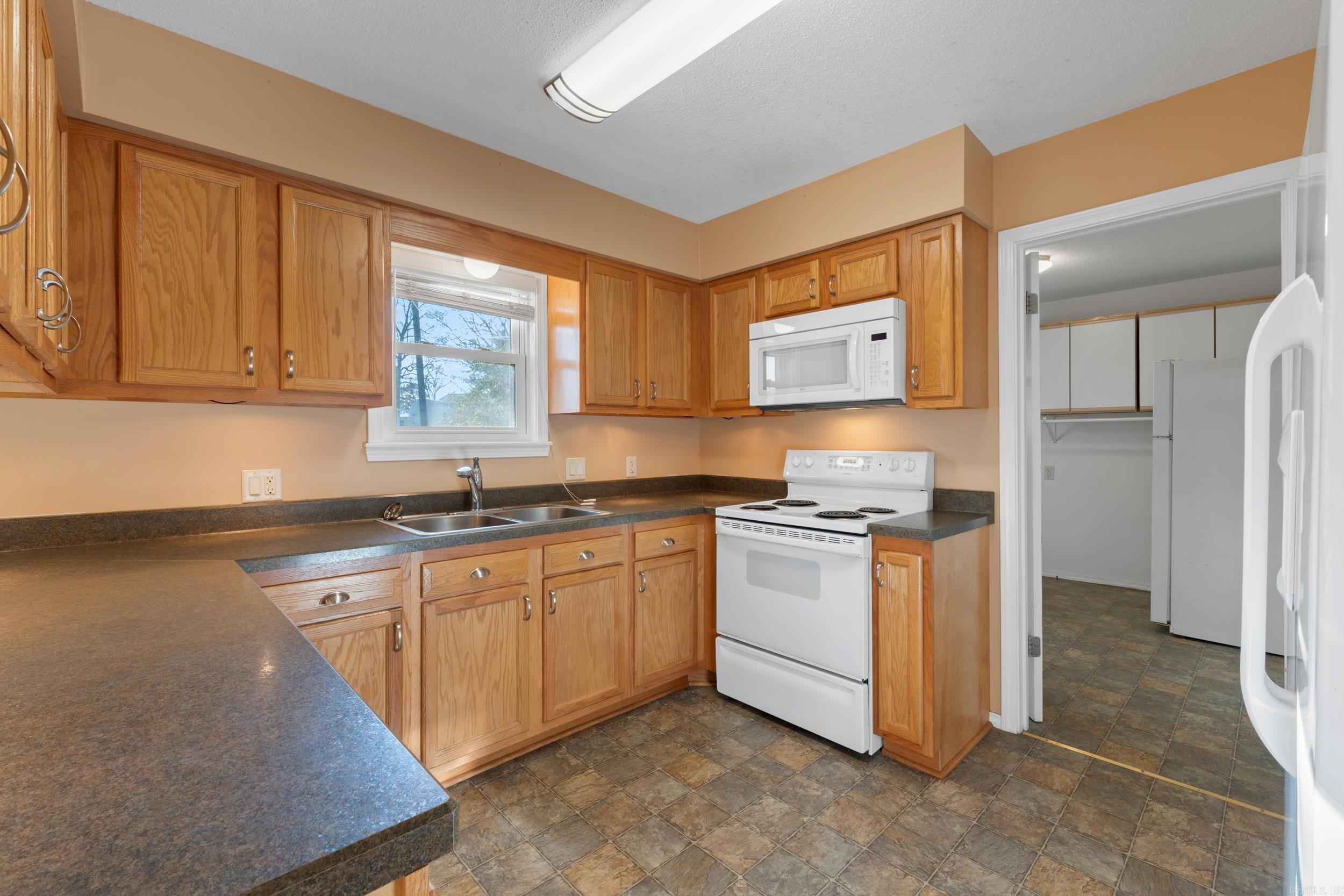 512 Ridgemont Way Property Photo 3