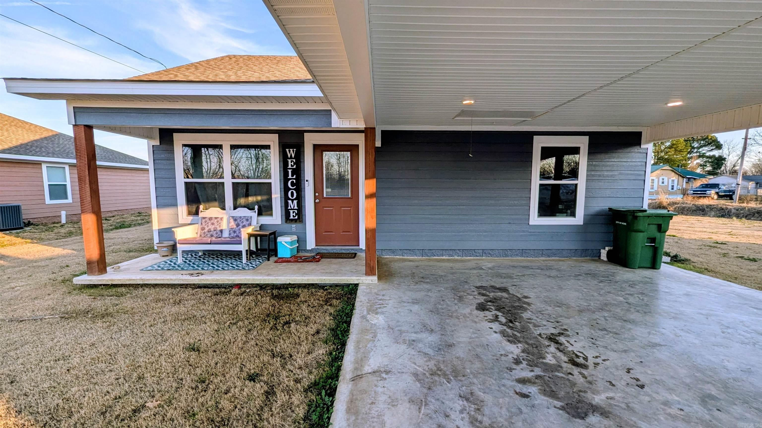 1813 Se Front Street Property Photo 3