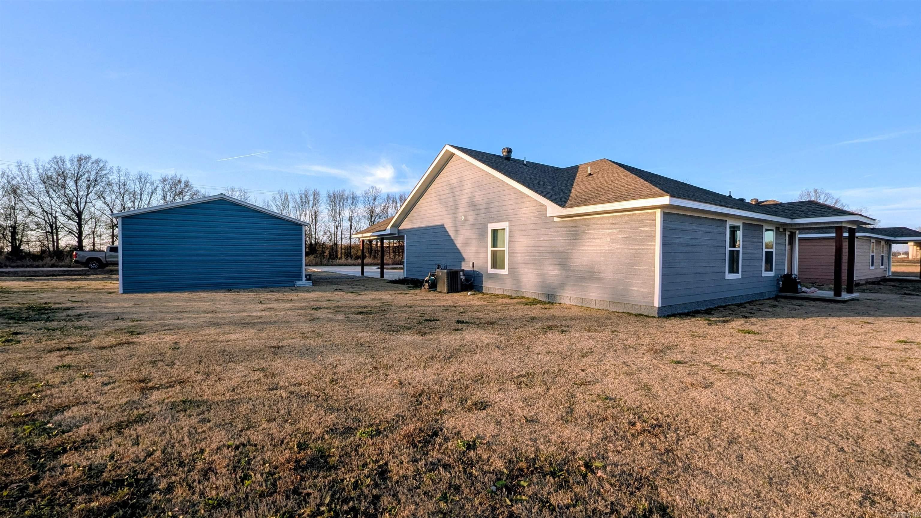 1813 Se Front Street Property Photo 4