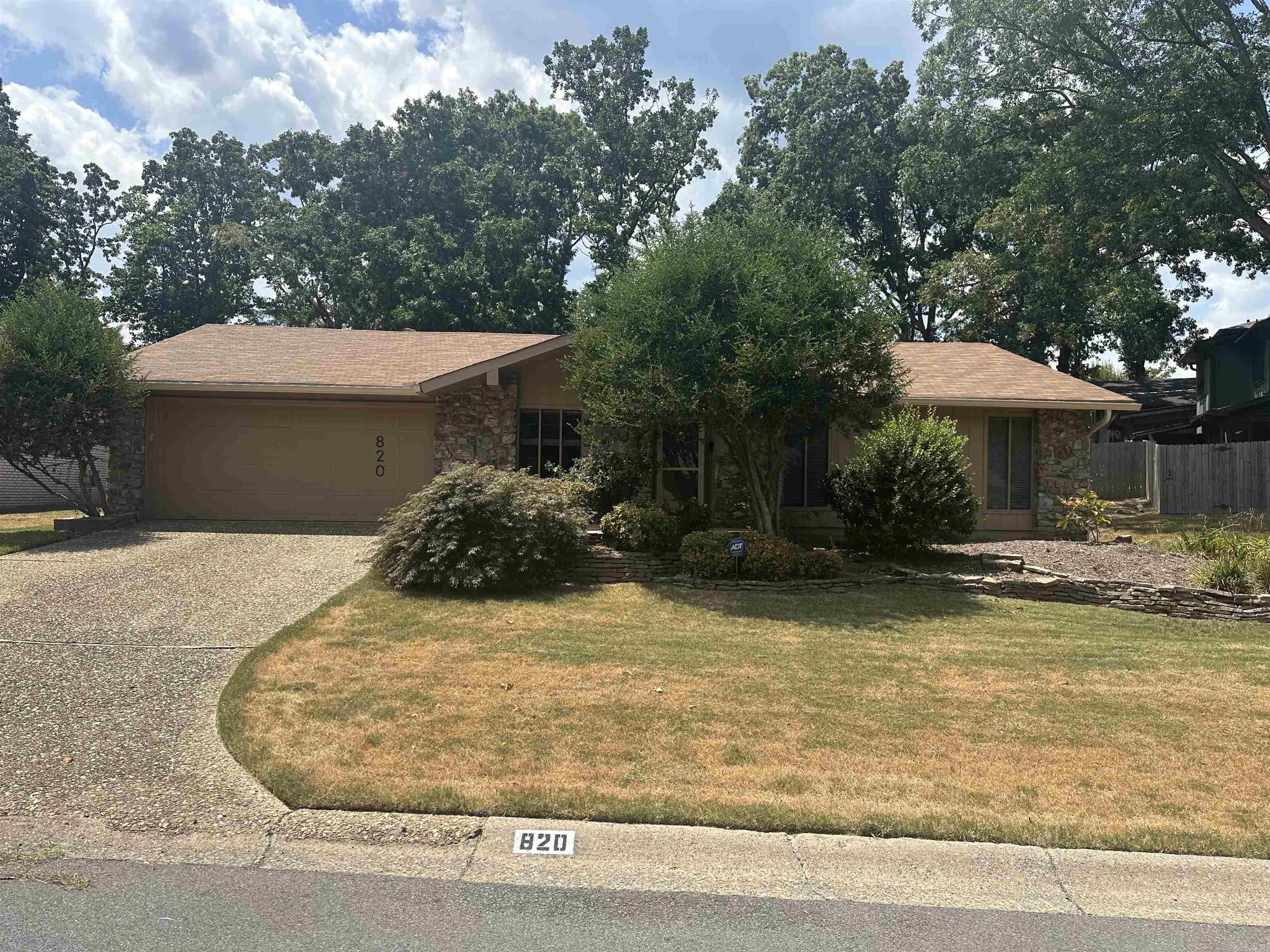 820 Shackleford Property Photo 1