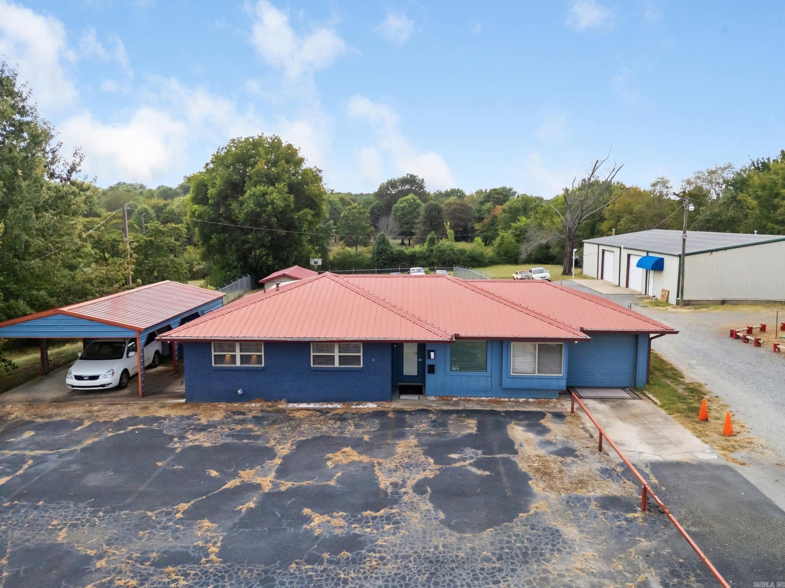 653 N Hwy 65 Property Photo 1