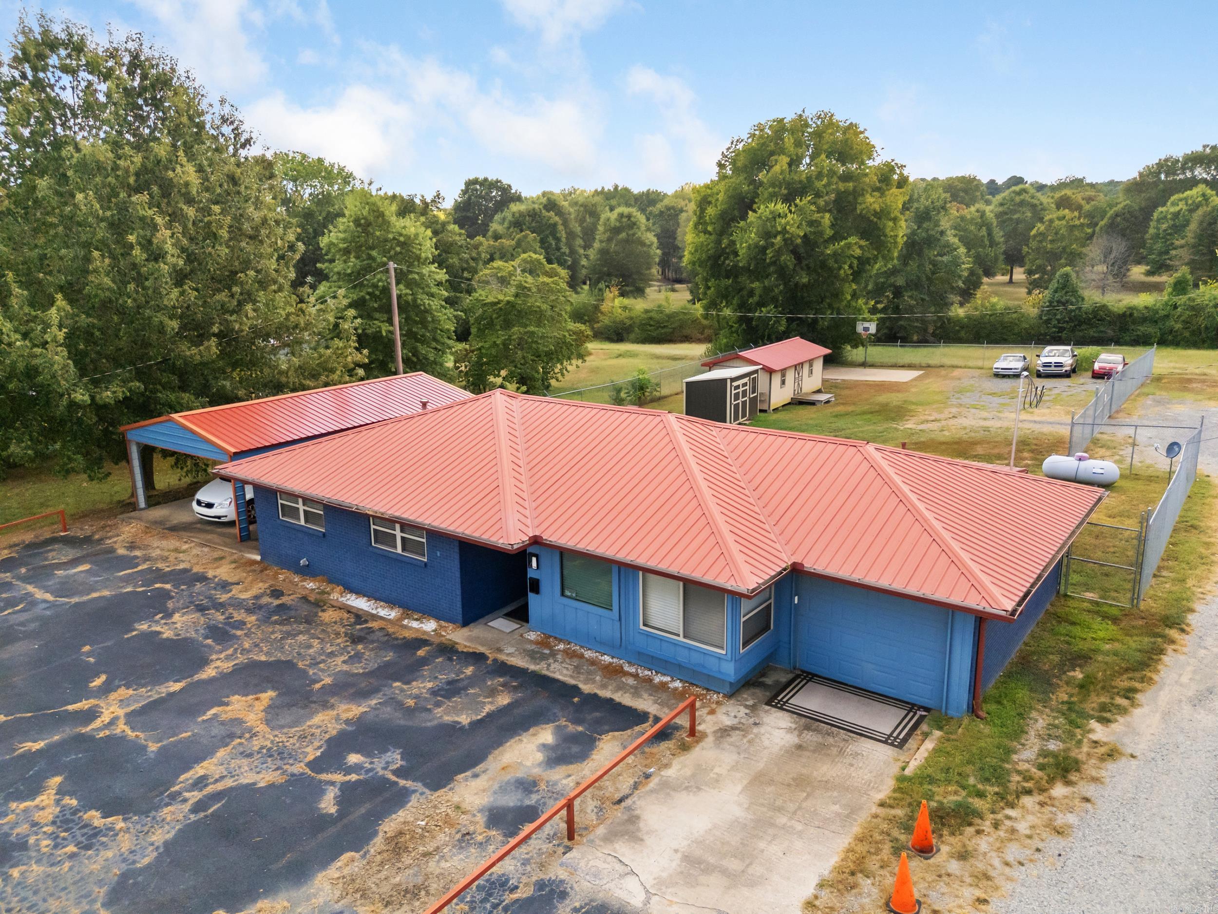 653 N Hwy 65 Property Photo 6