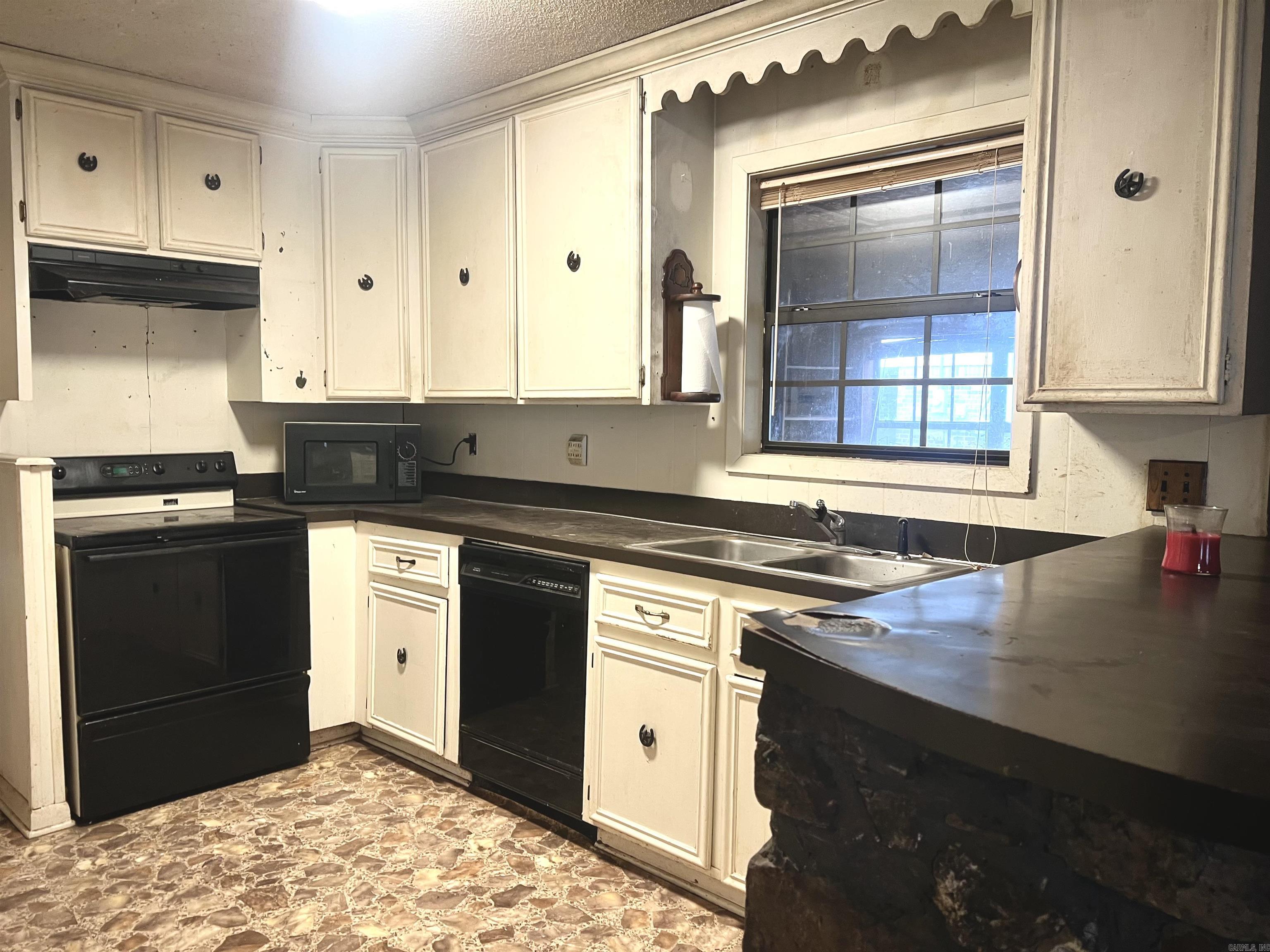 100 Sherwood Street Property Photo 4