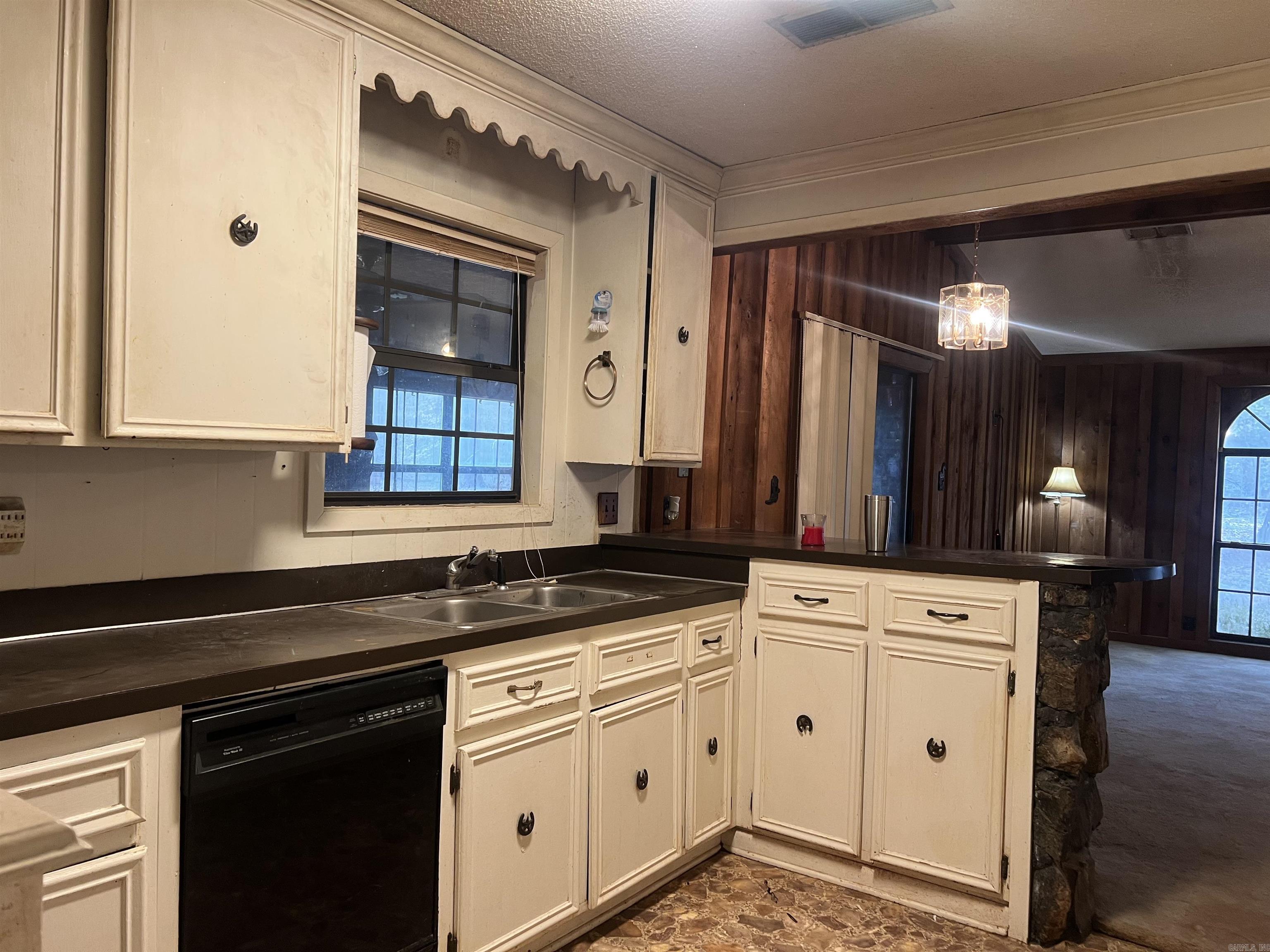100 Sherwood Street Property Photo 5