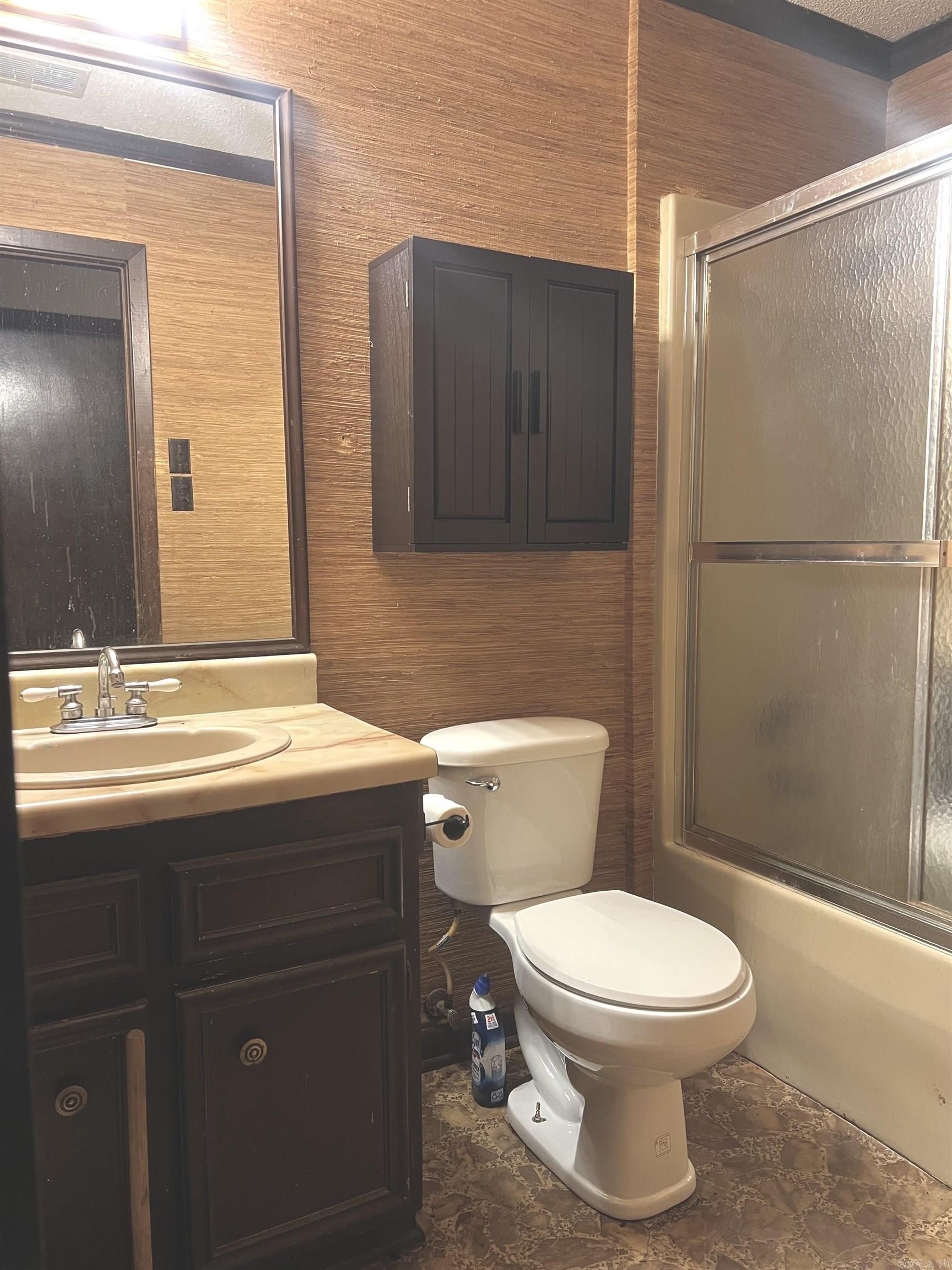 100 Sherwood Street Property Photo 8