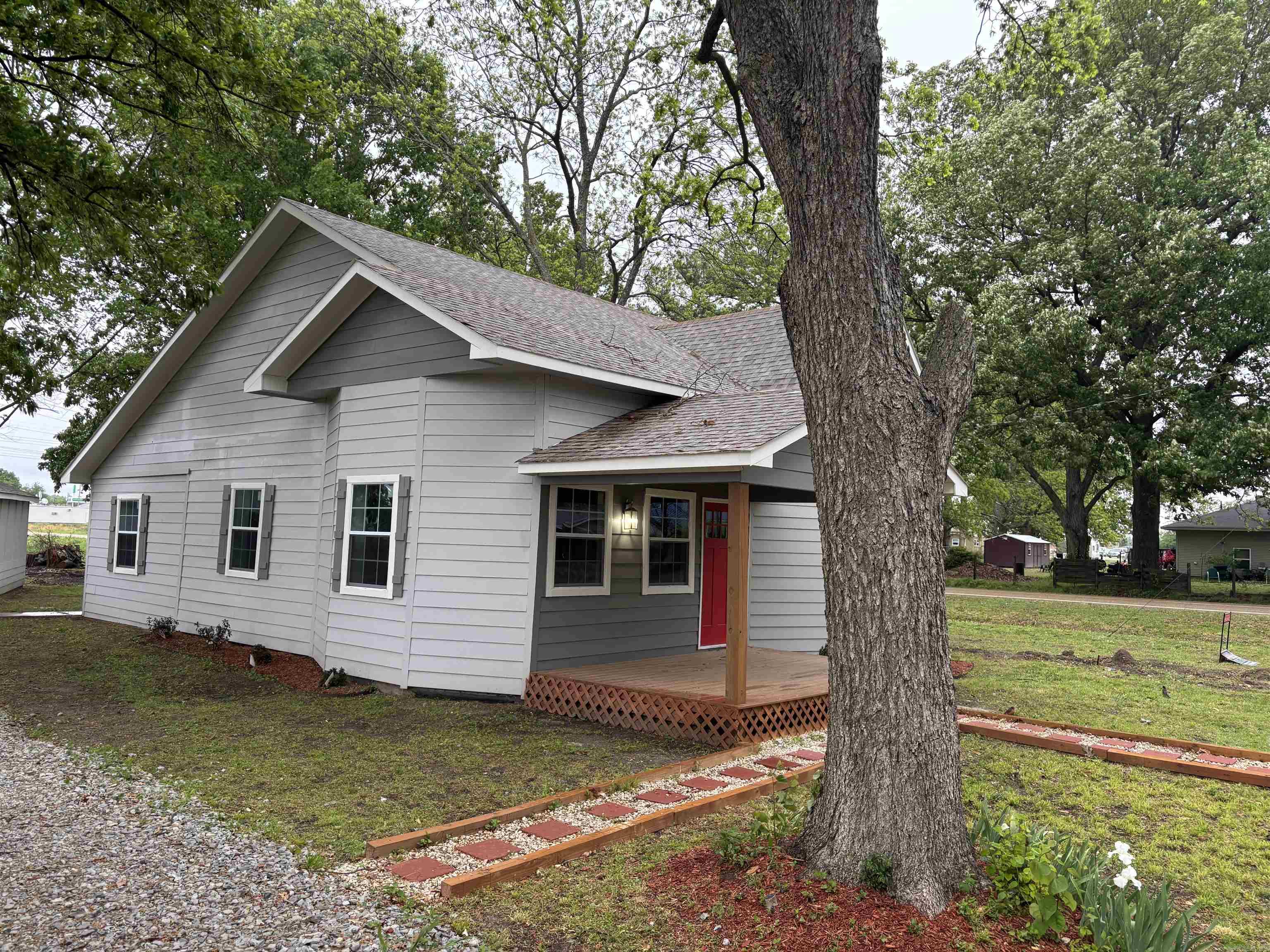100 Coldren Street Property Photo 2