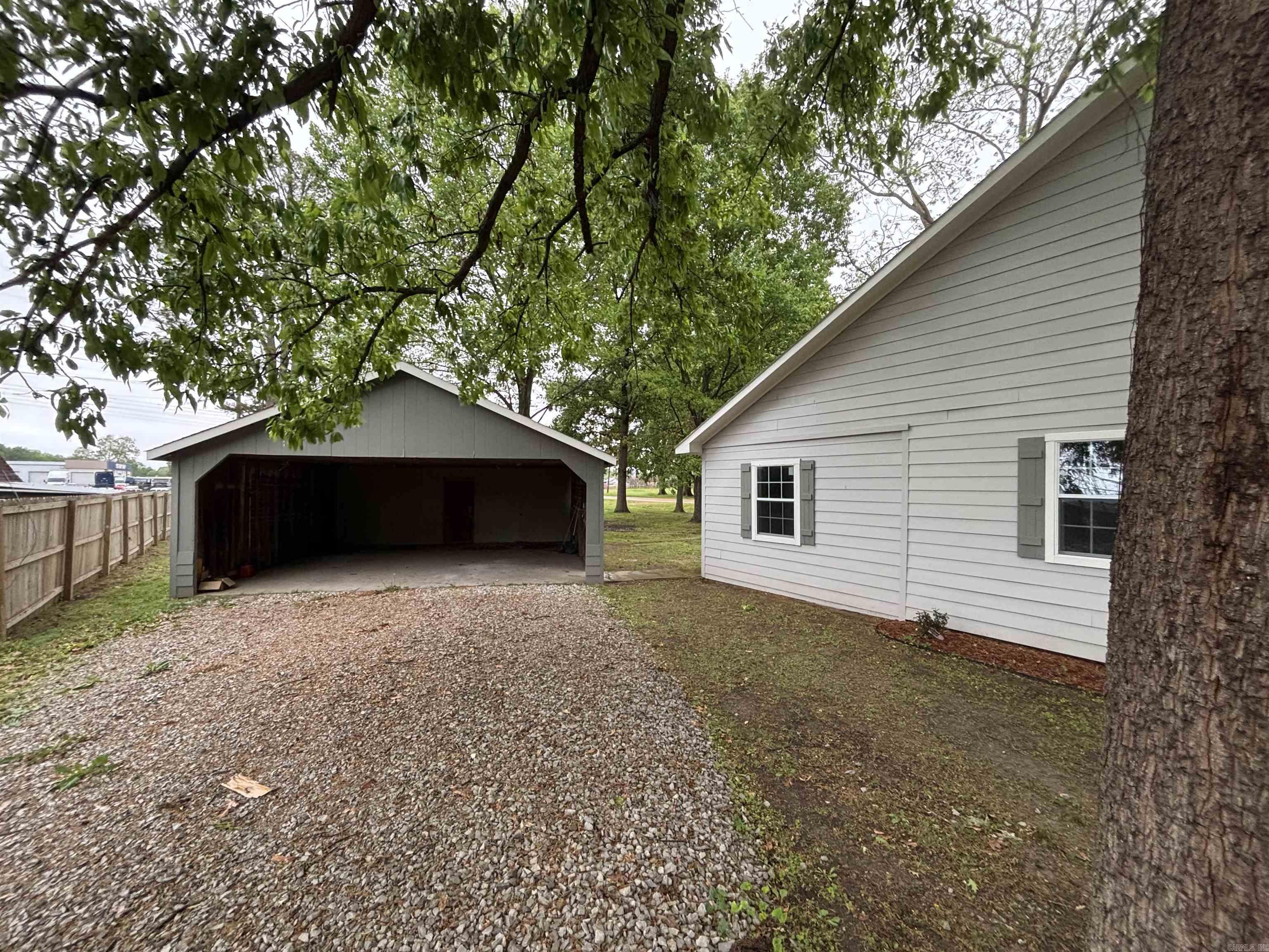 100 Coldren Street Property Photo 7