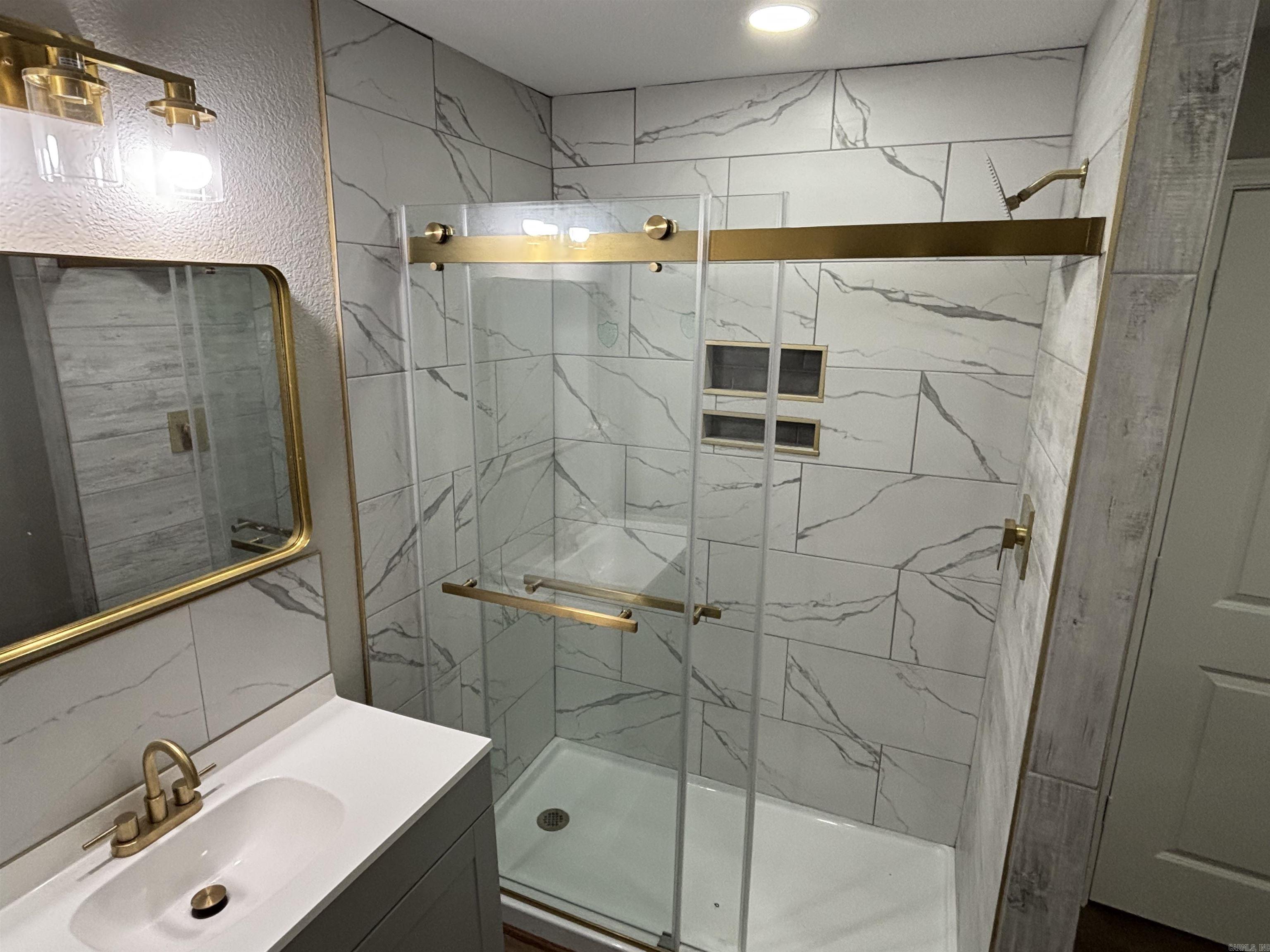 100 Coldren Street Property Photo 19