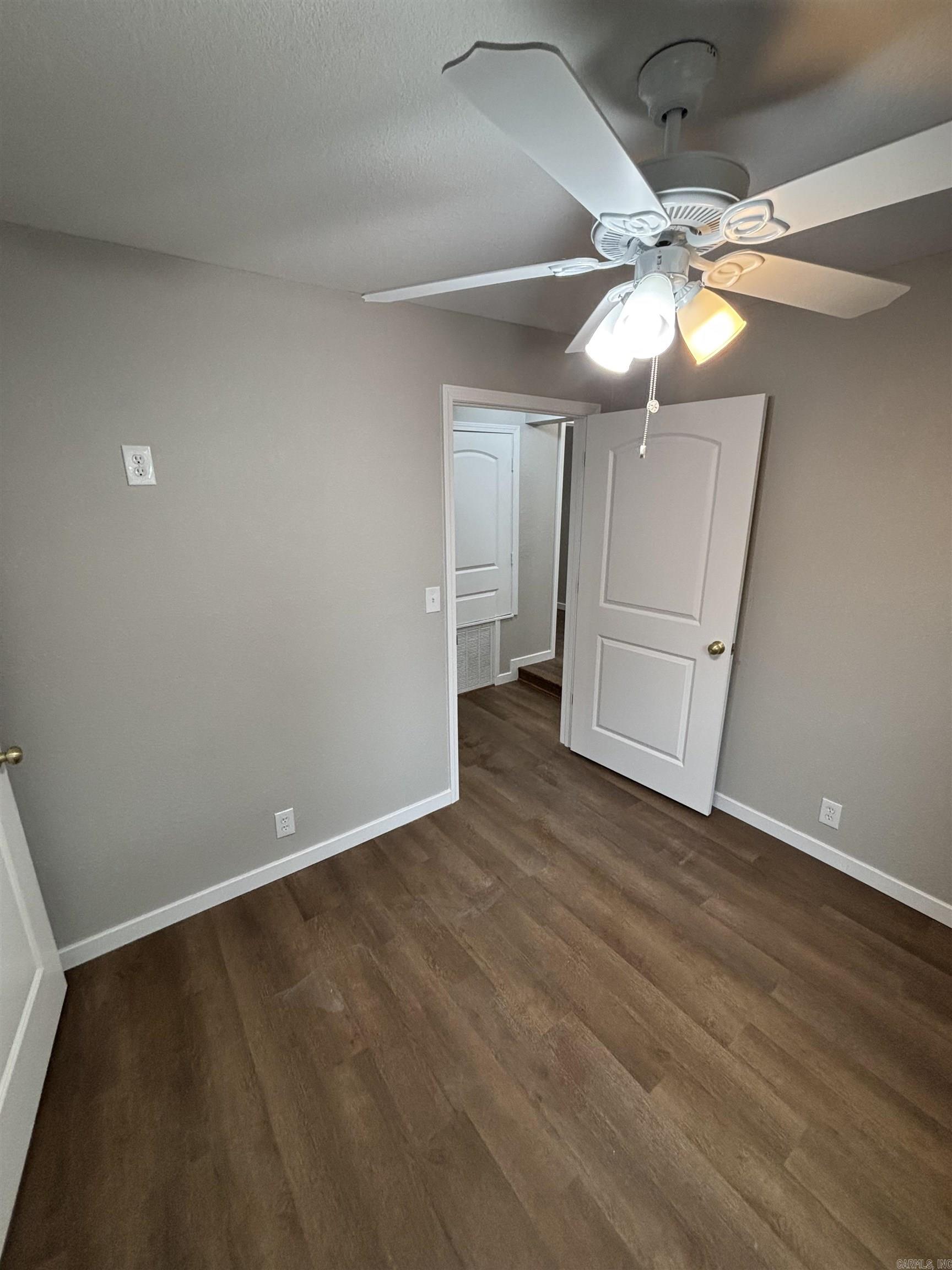 100 Coldren Street Property Photo 24