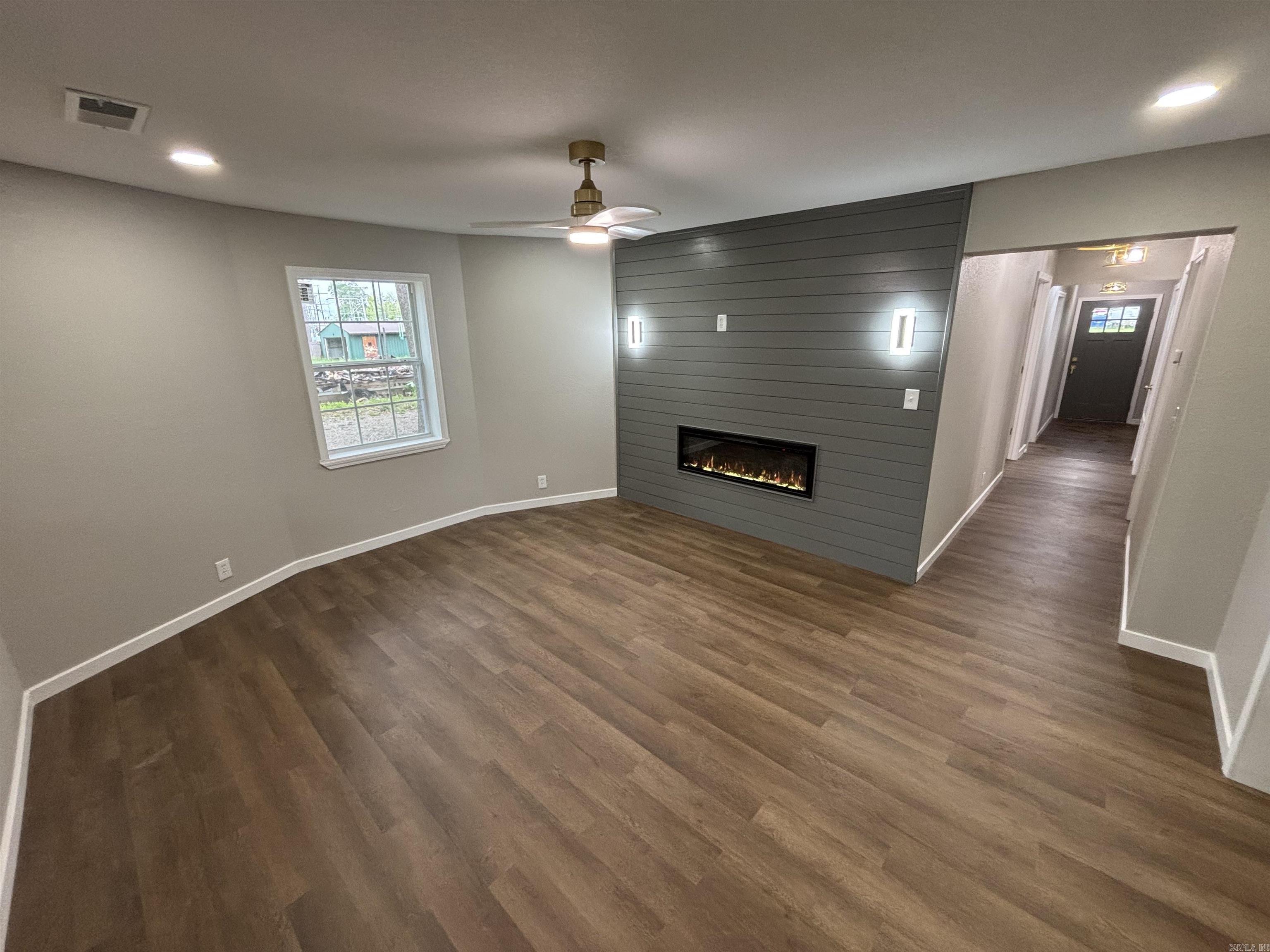 100 Coldren Street Property Photo 26