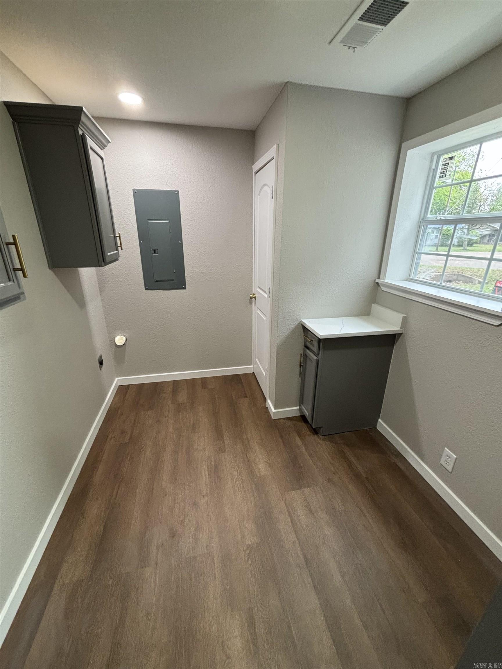 100 Coldren Street Property Photo 34