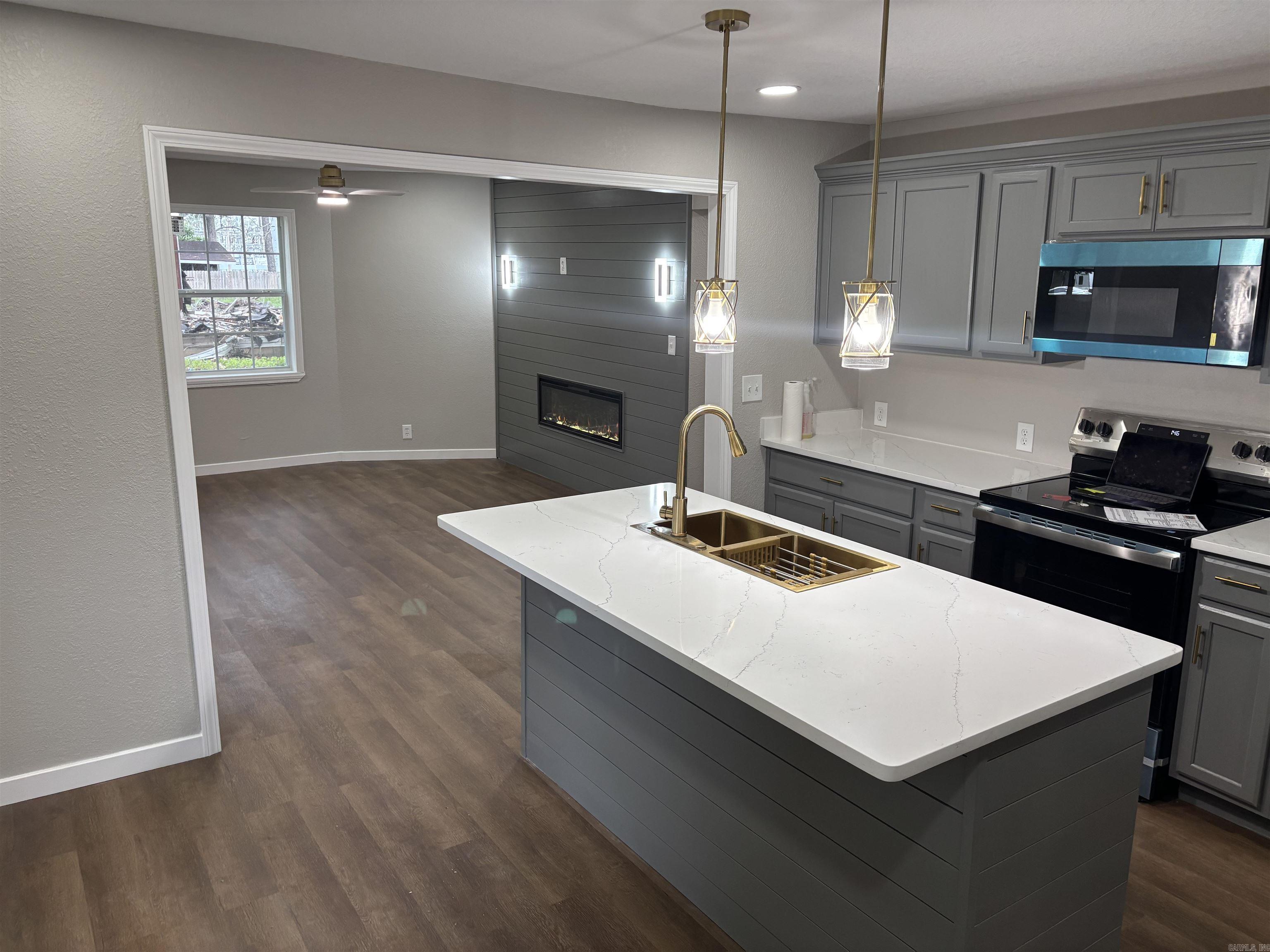 100 Coldren Street Property Photo 36