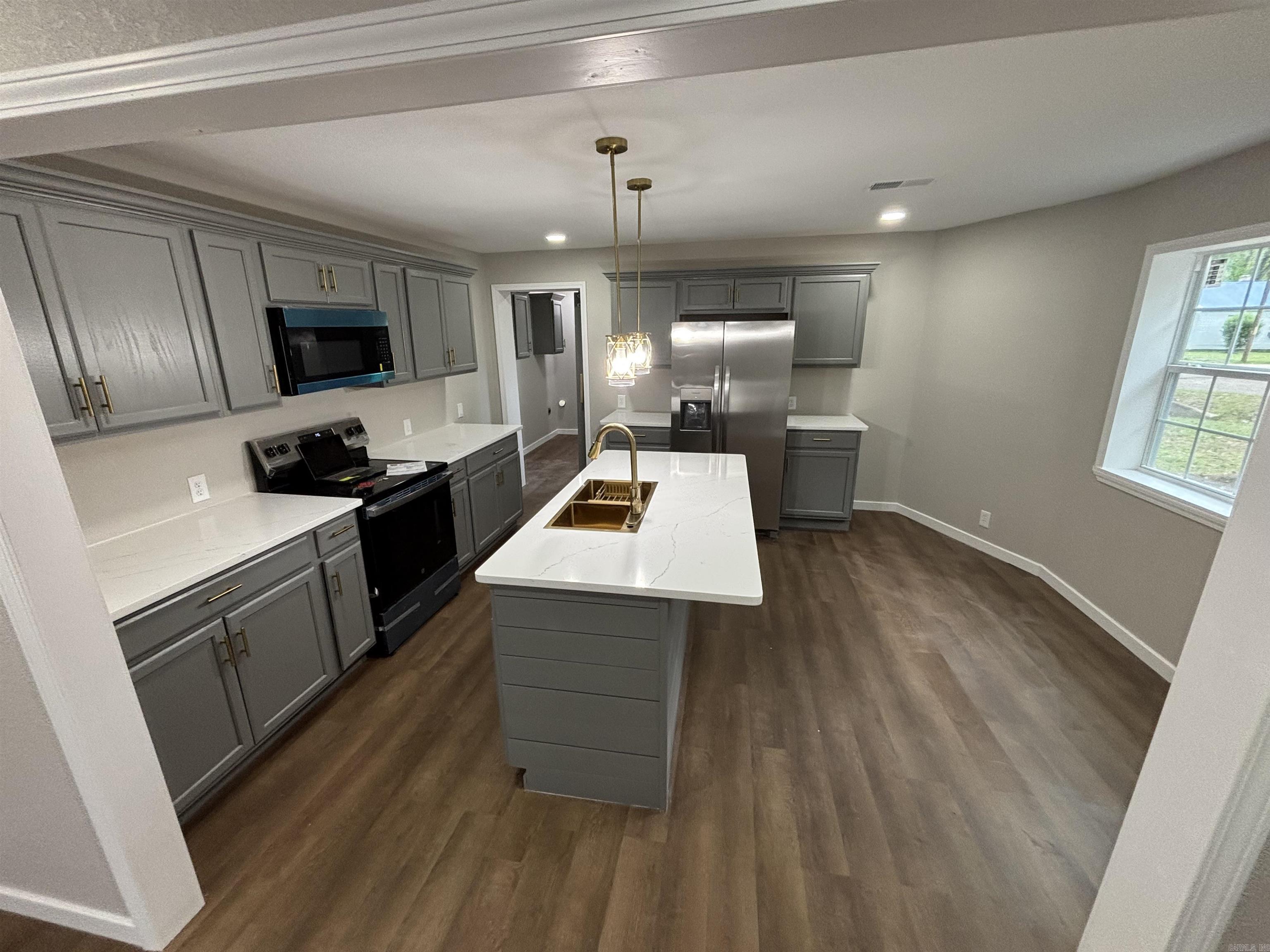 100 Coldren Street Property Photo 37