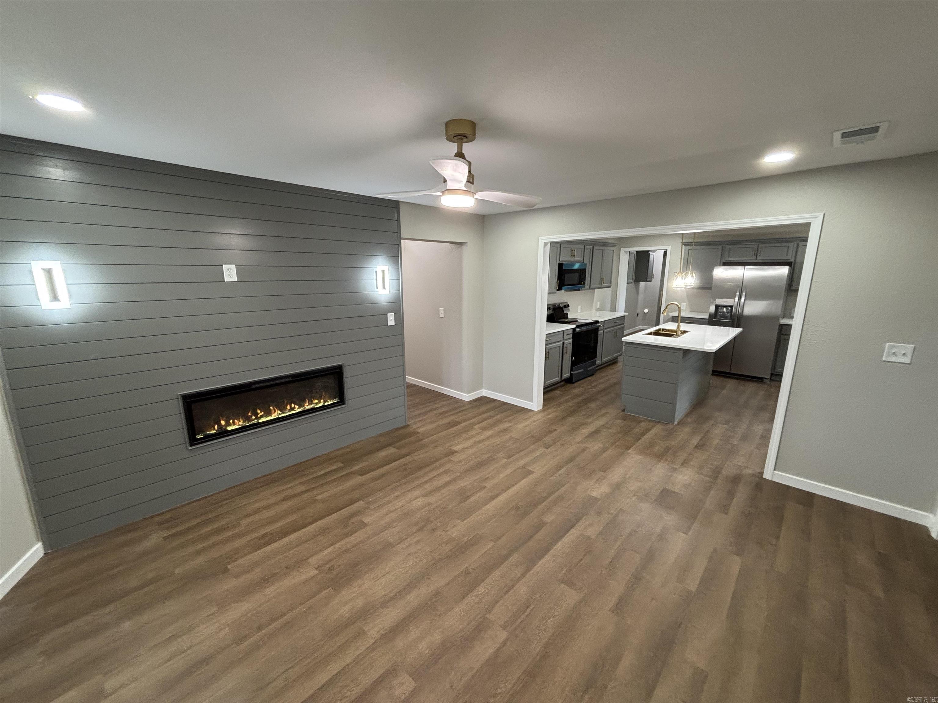 100 Coldren Street Property Photo 38