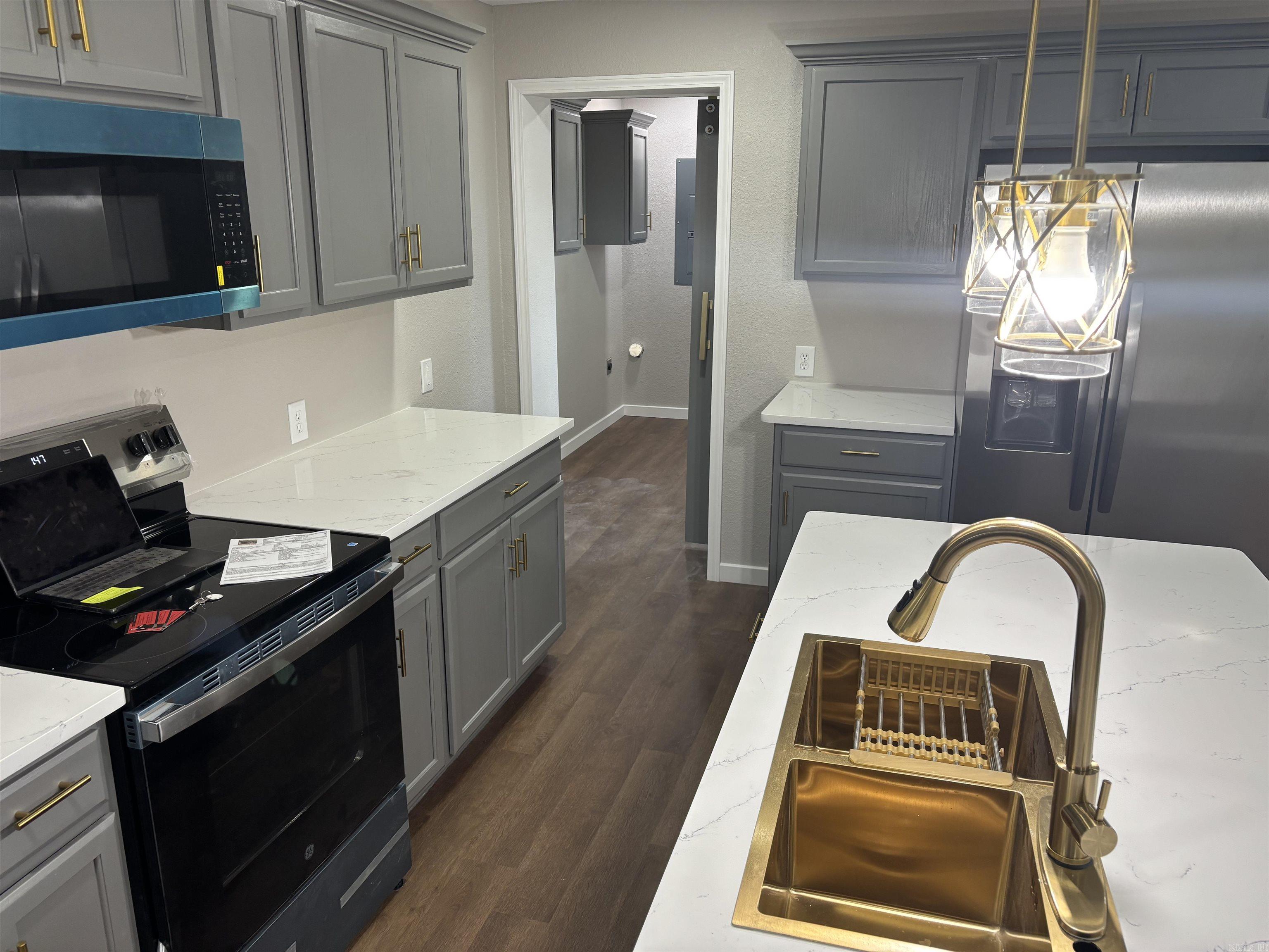 100 Coldren Street Property Photo 42