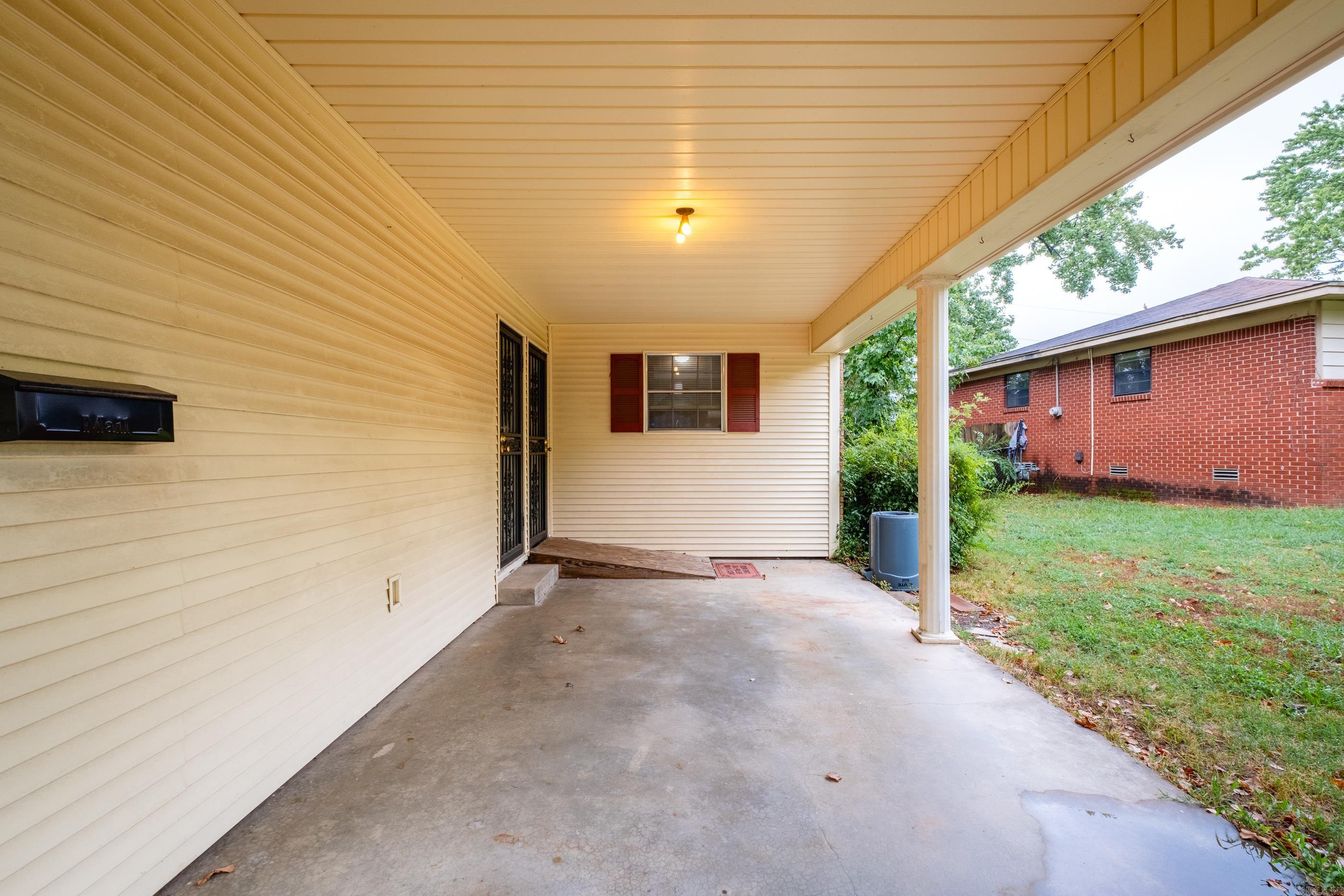 11301 Eric Lane Property Photo 4