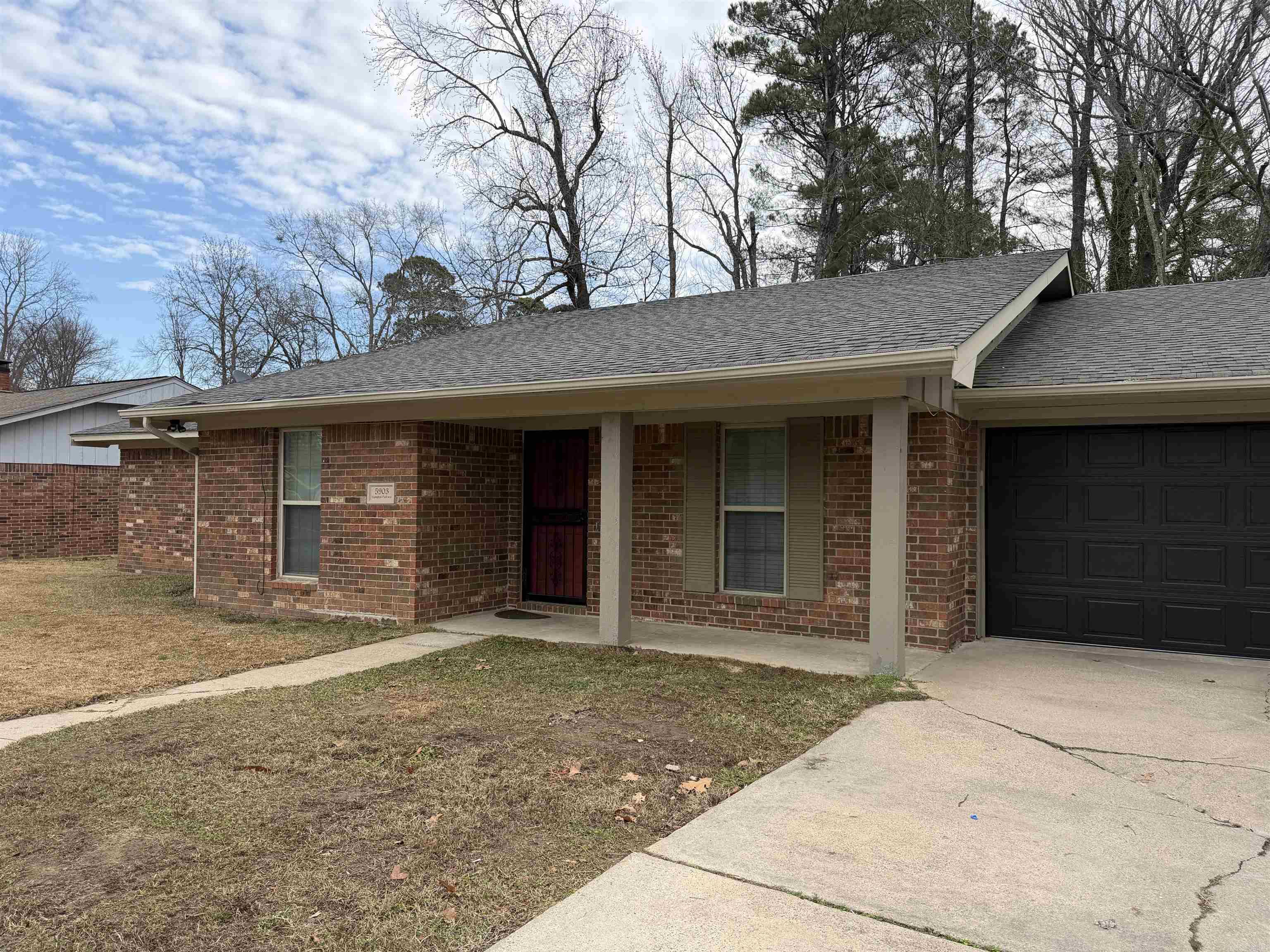 5903 Hampton Parkway Property Photo 2