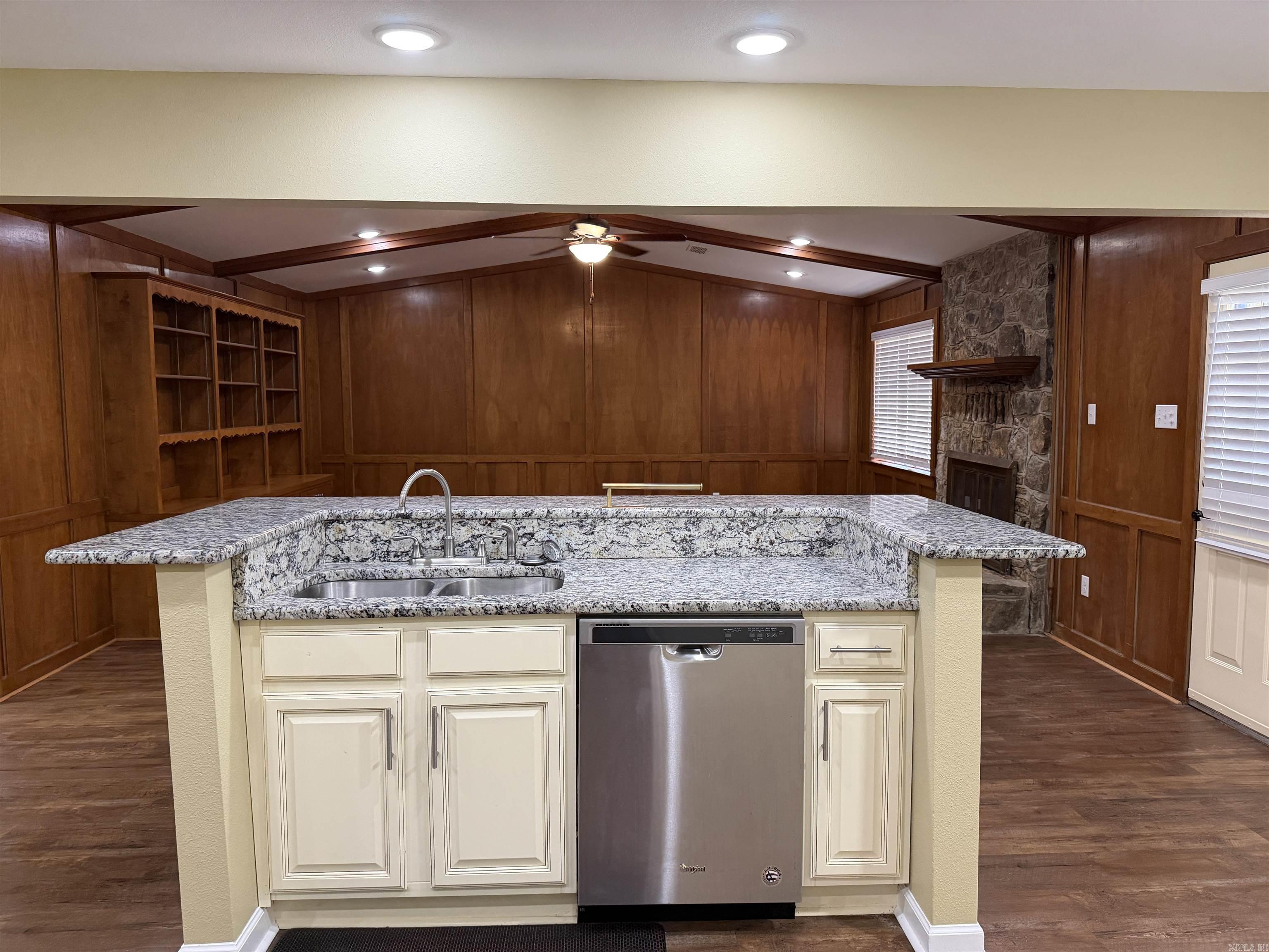 5903 Hampton Parkway Property Photo 3