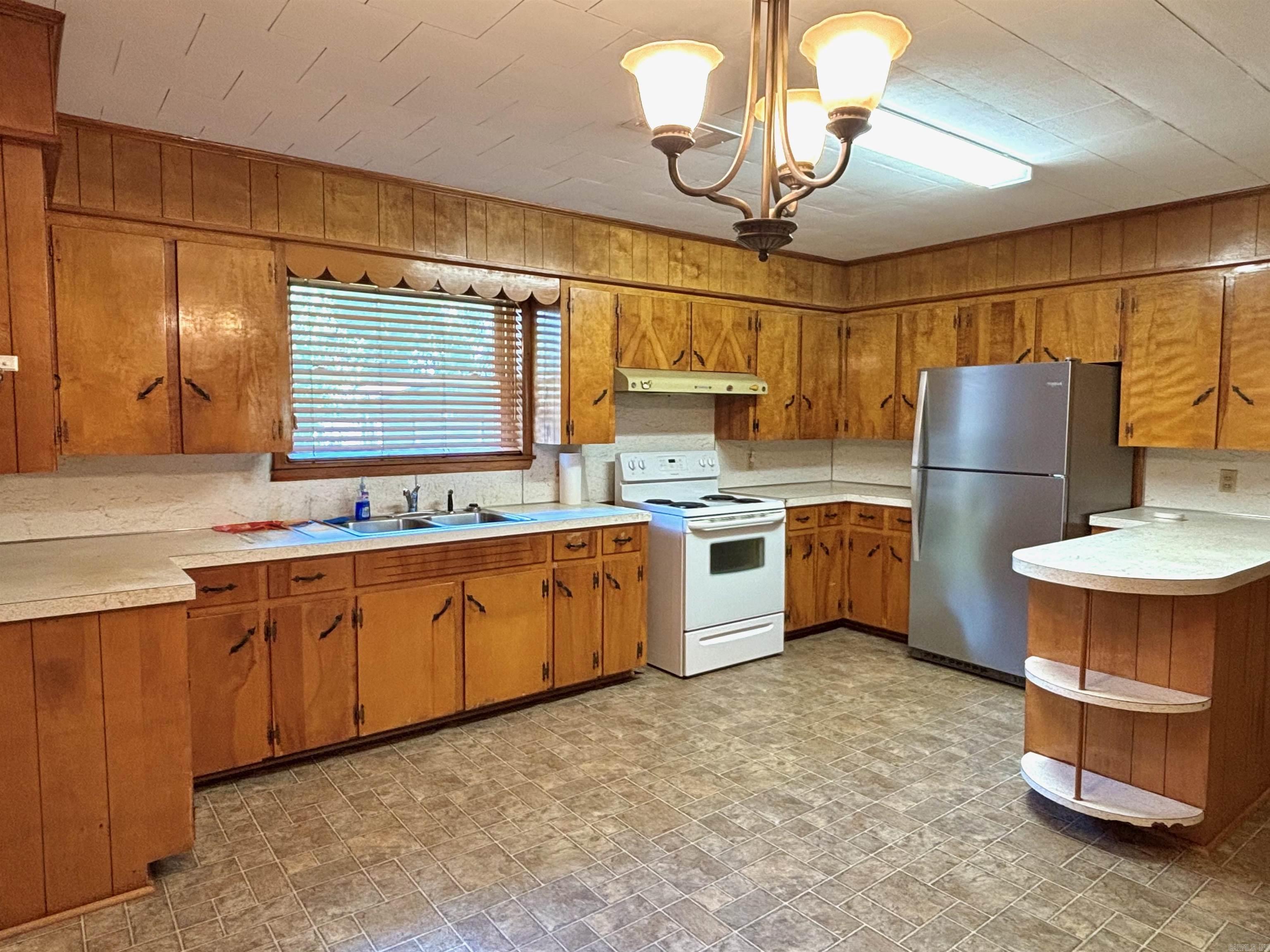 202 S Free St Property Photo 9