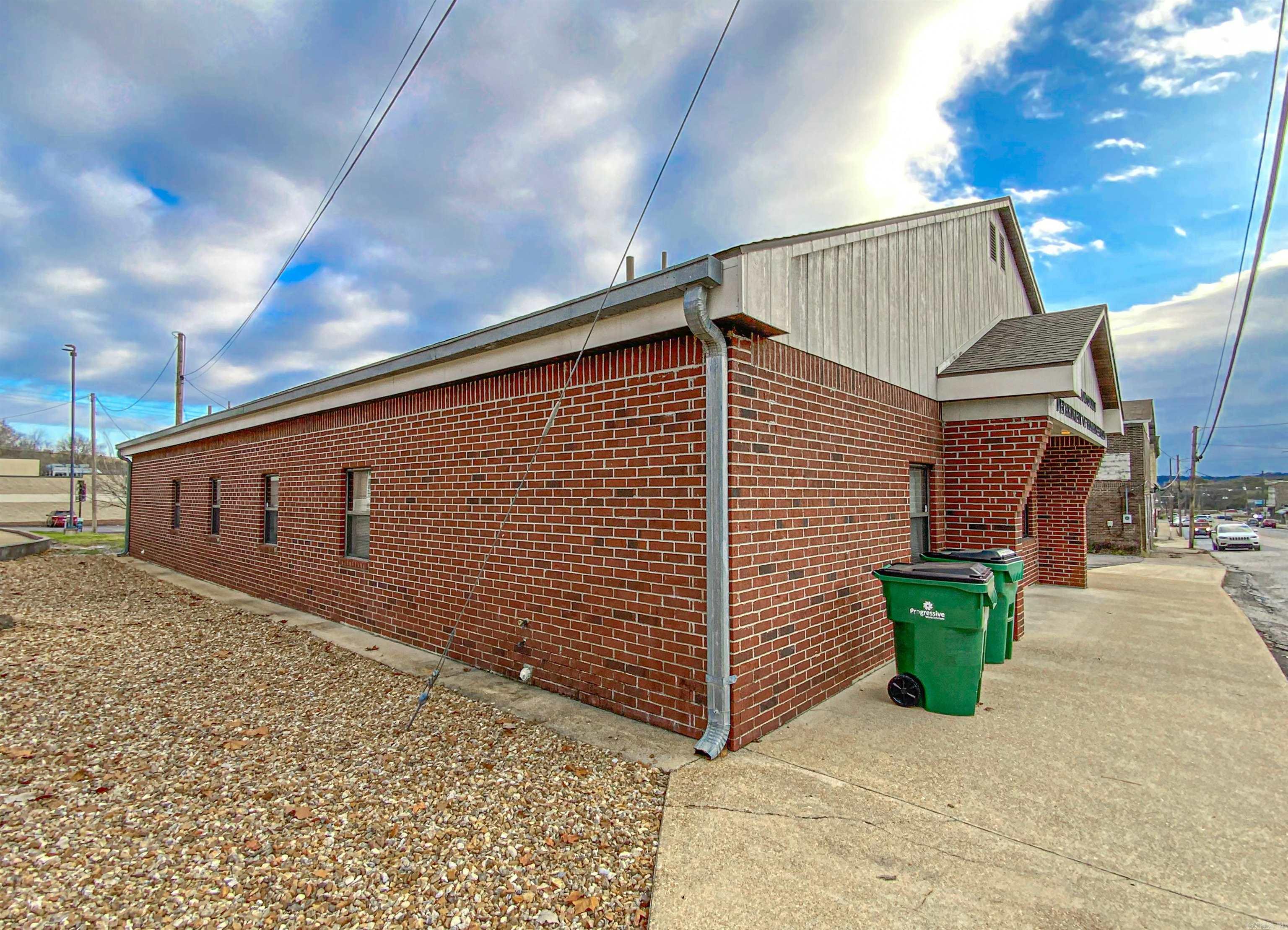 114 E Old Main Street Property Photo 3