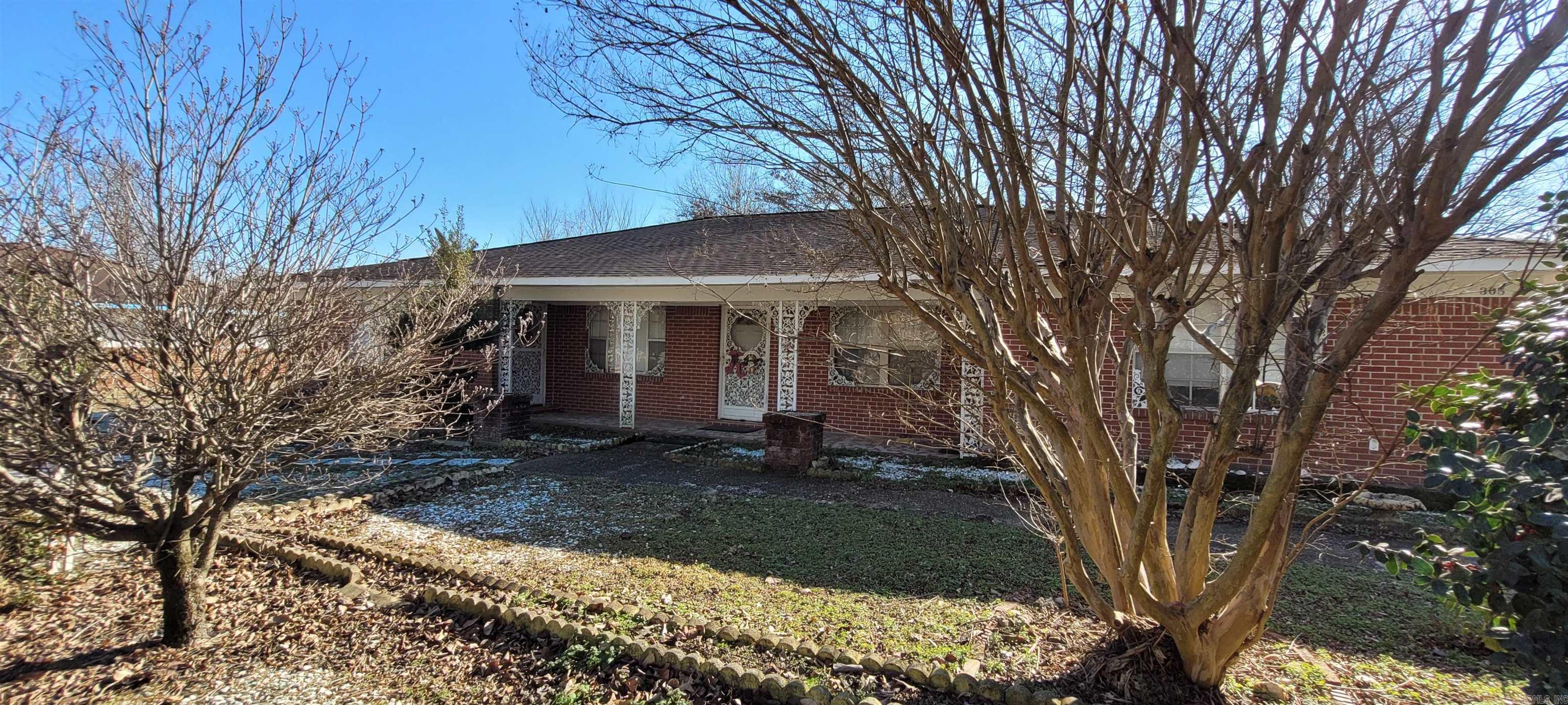 305 Pine Street Property Photo 1