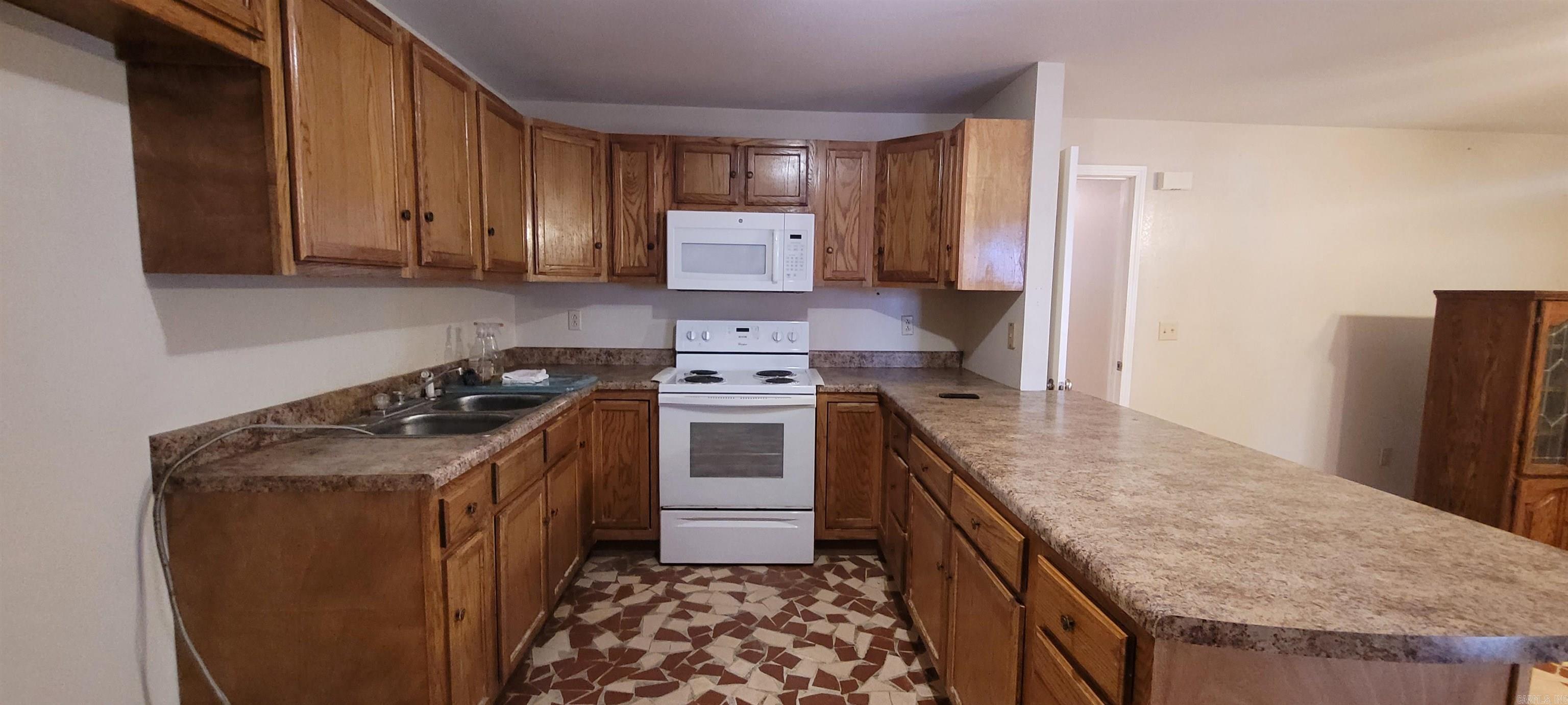 305 Pine Street Property Photo 6