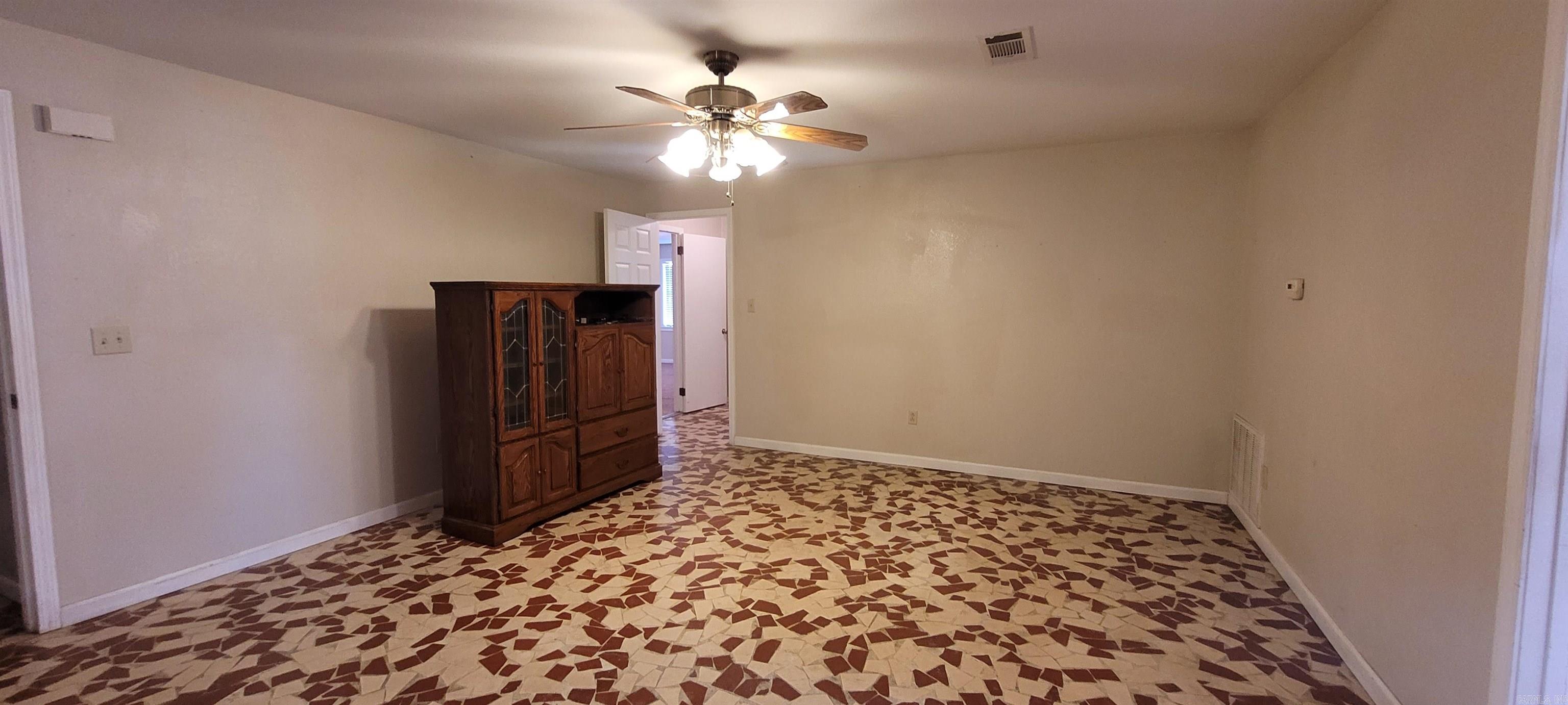 305 Pine Street Property Photo 9