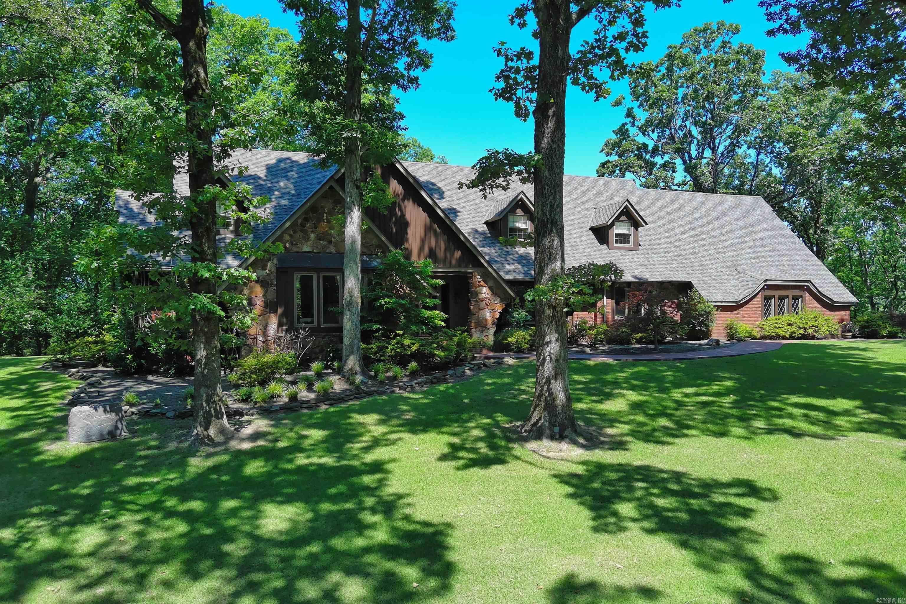 1003 Oakwood Dr Property Photo 1