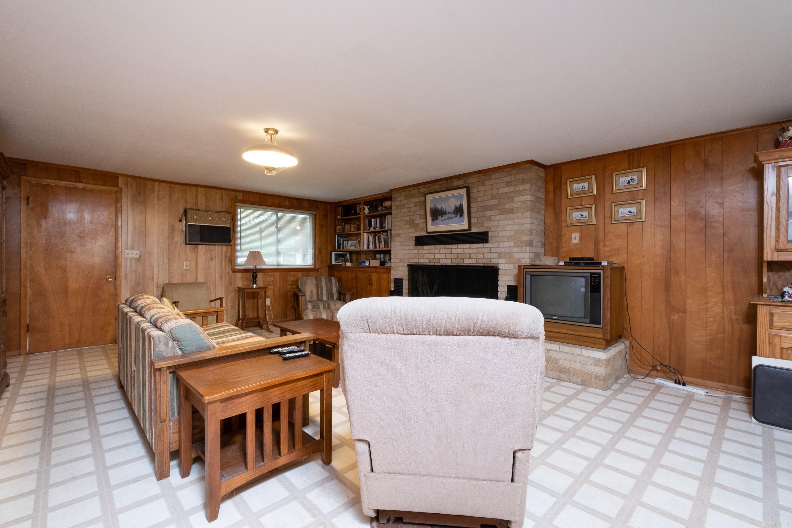 23201 Barry Lane Property Photo 12