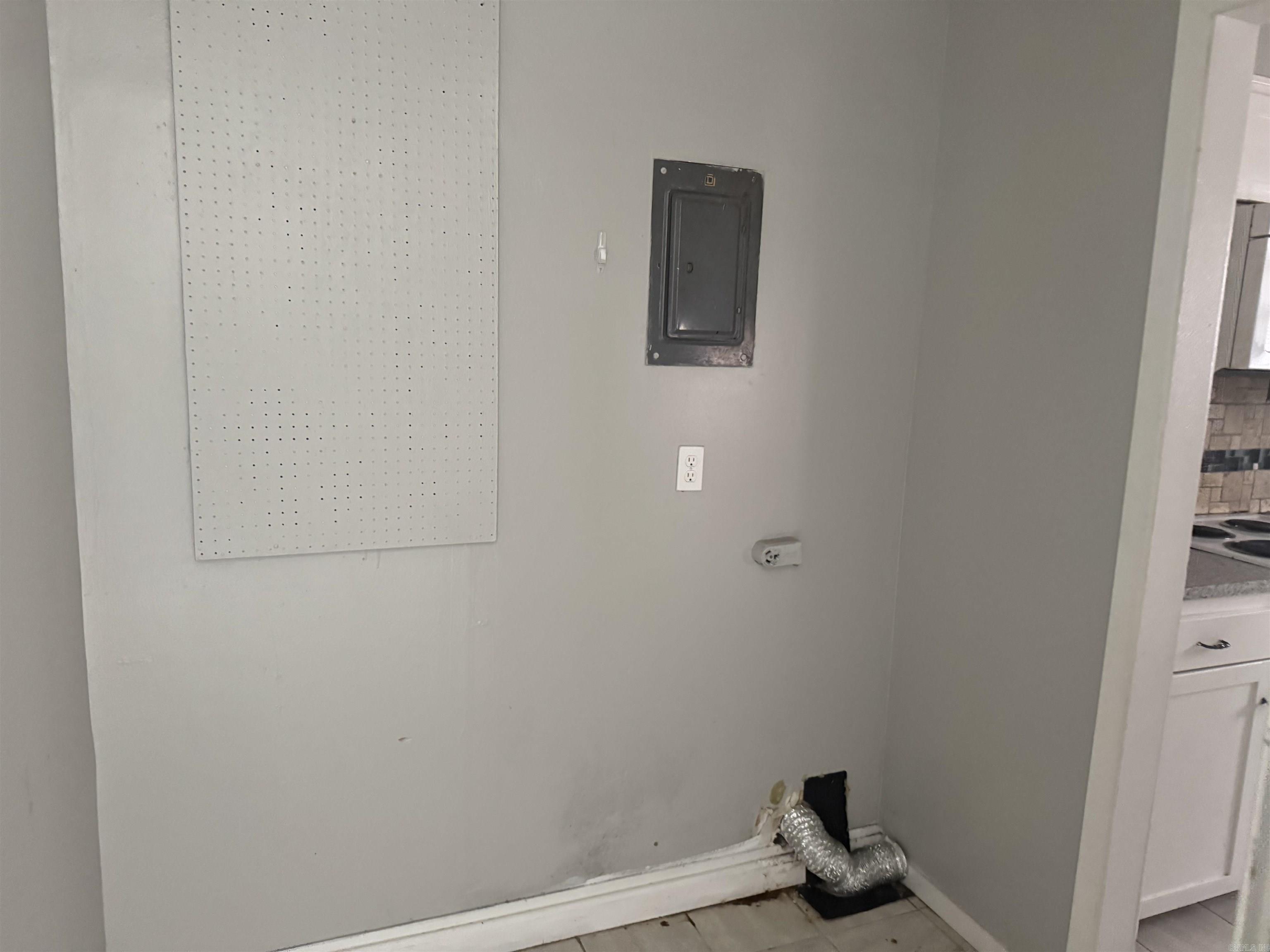 105 W 37th Property Photo 5