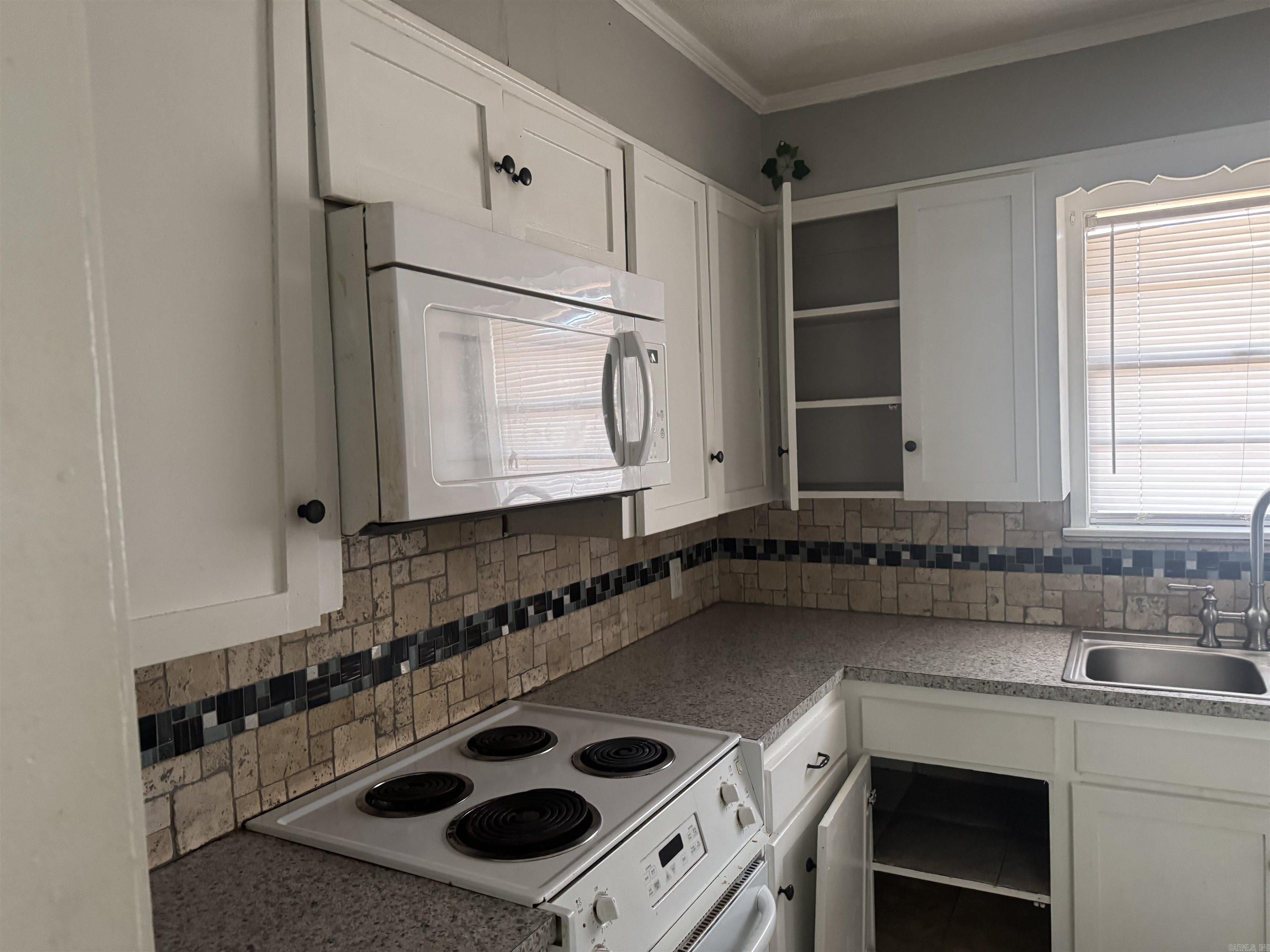 105 W 37th Property Photo 6