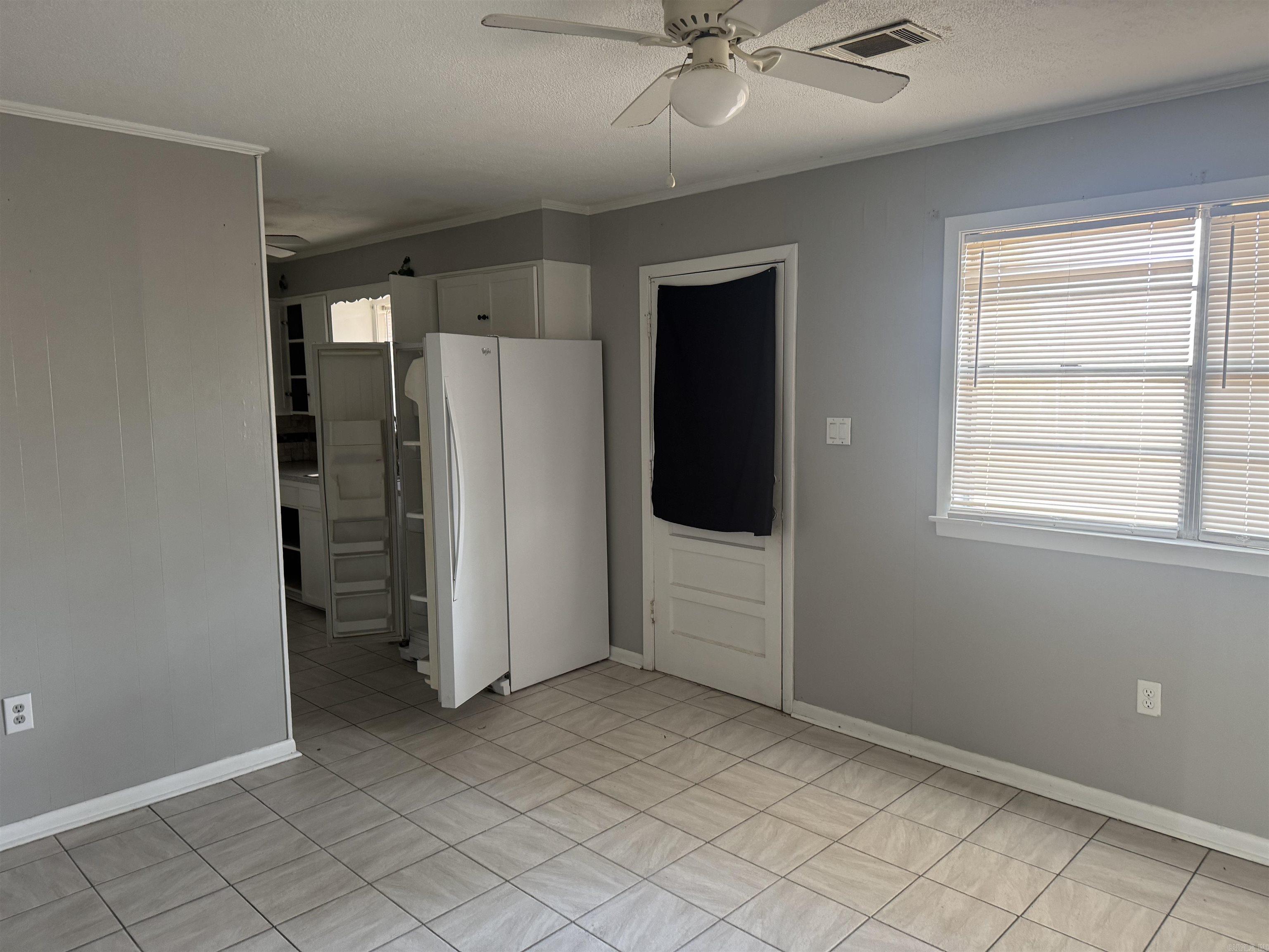 105 W 37th Property Photo 8