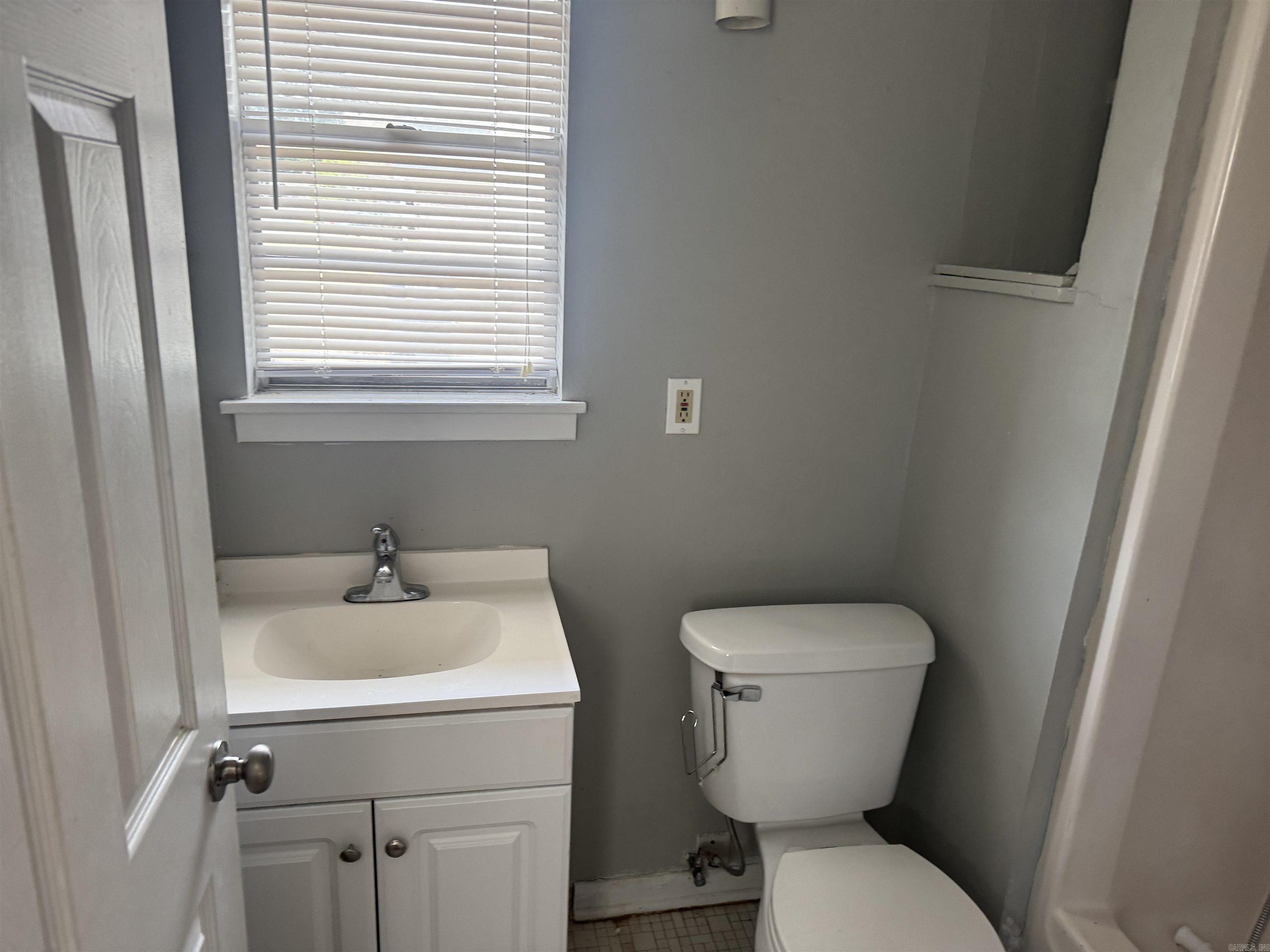 105 W 37th Property Photo 13